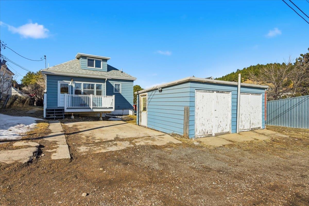 8 Parkdale Avenue