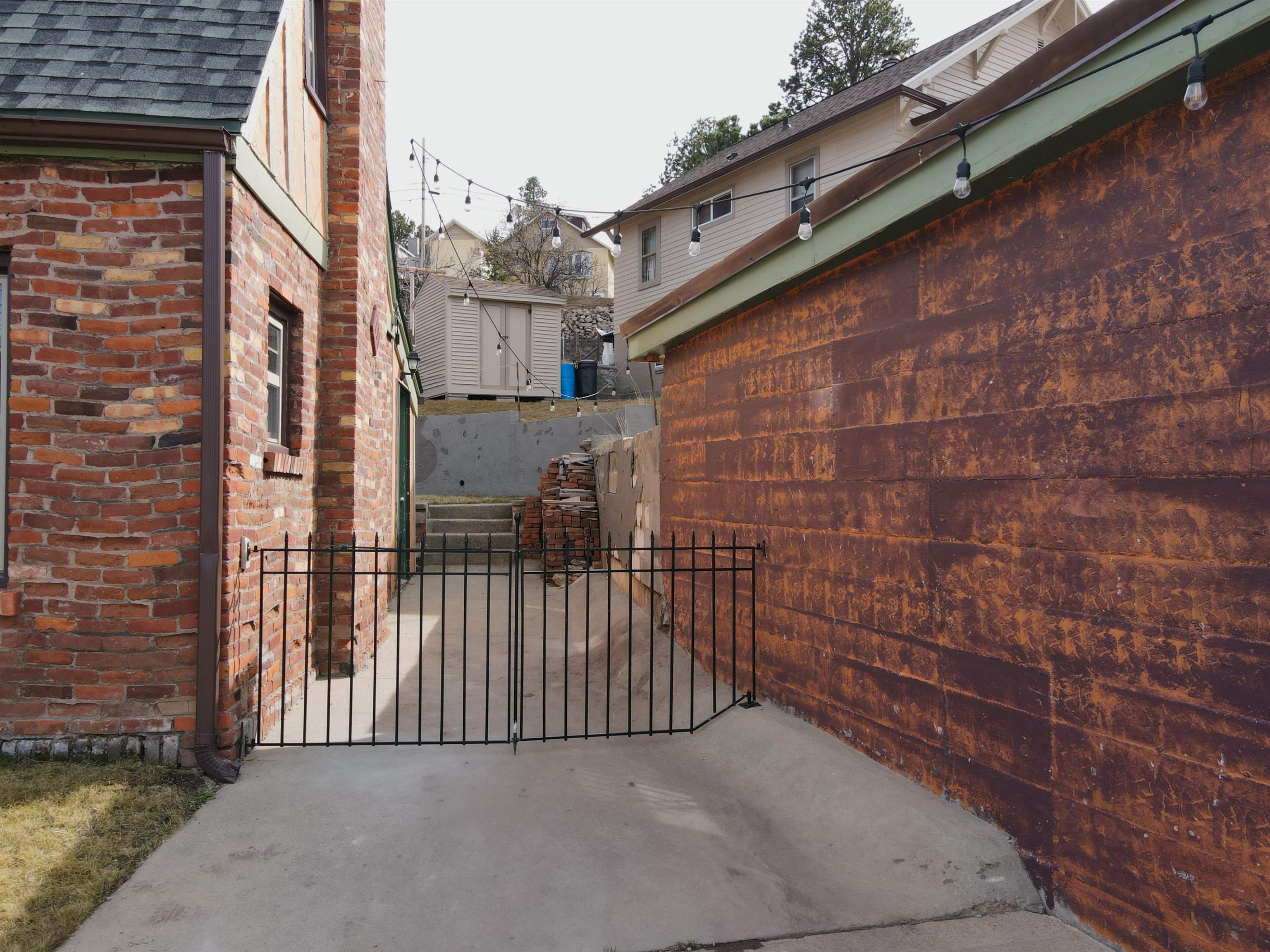 719 W McClellan Street