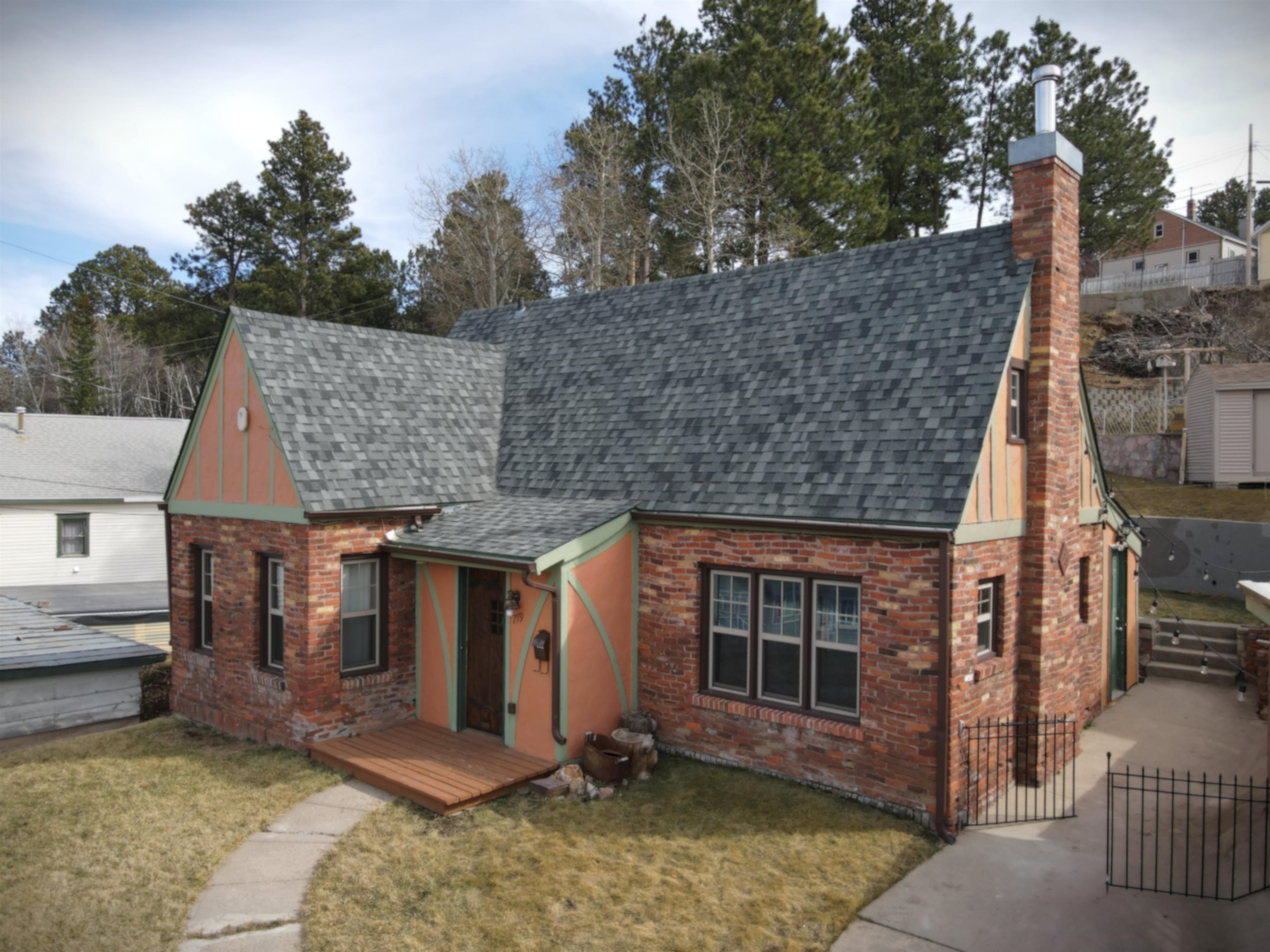 719 W McClellan Street