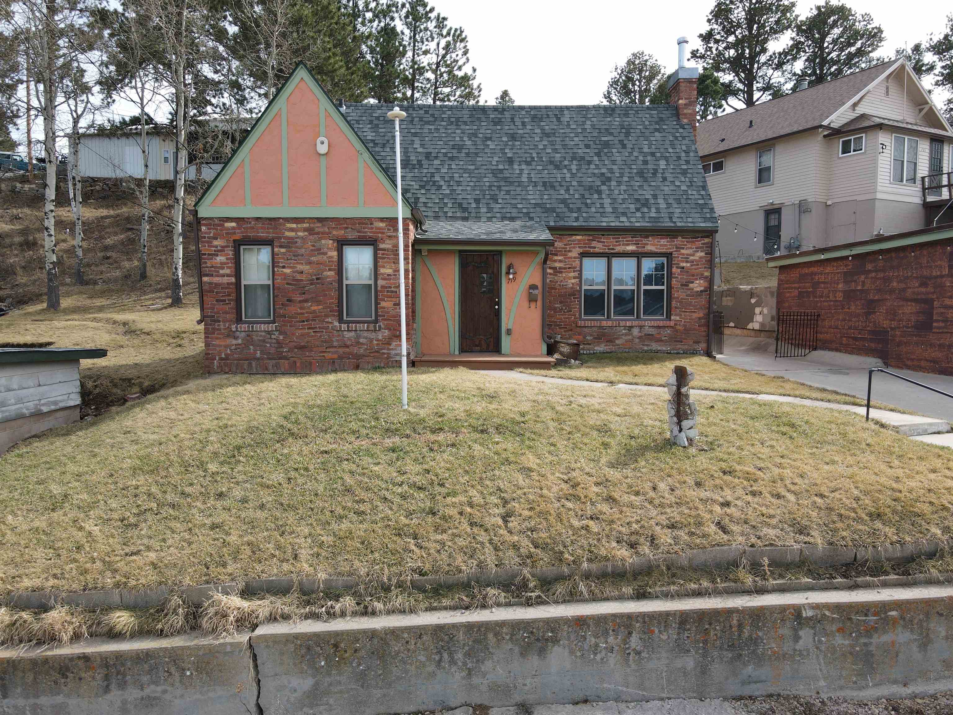719 W McClellan Street