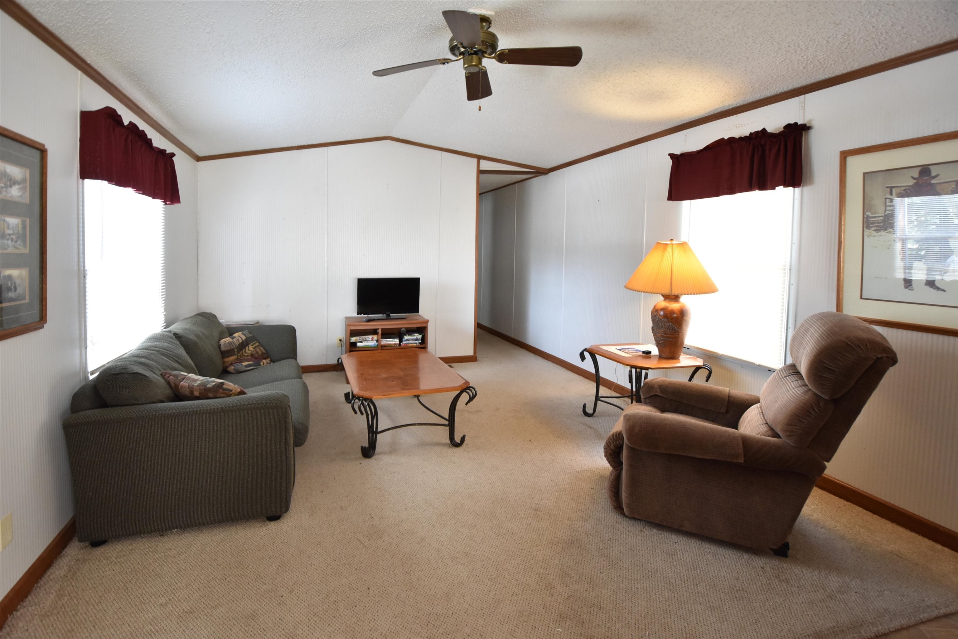 12718 Troxell Ln