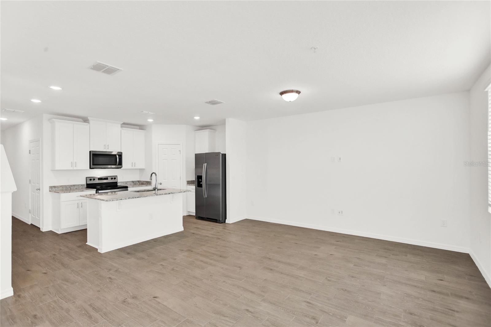 2090 CRAPE JASMINE LN