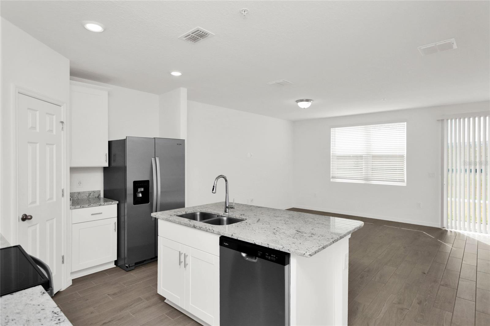 2090 CRAPE JASMINE LN