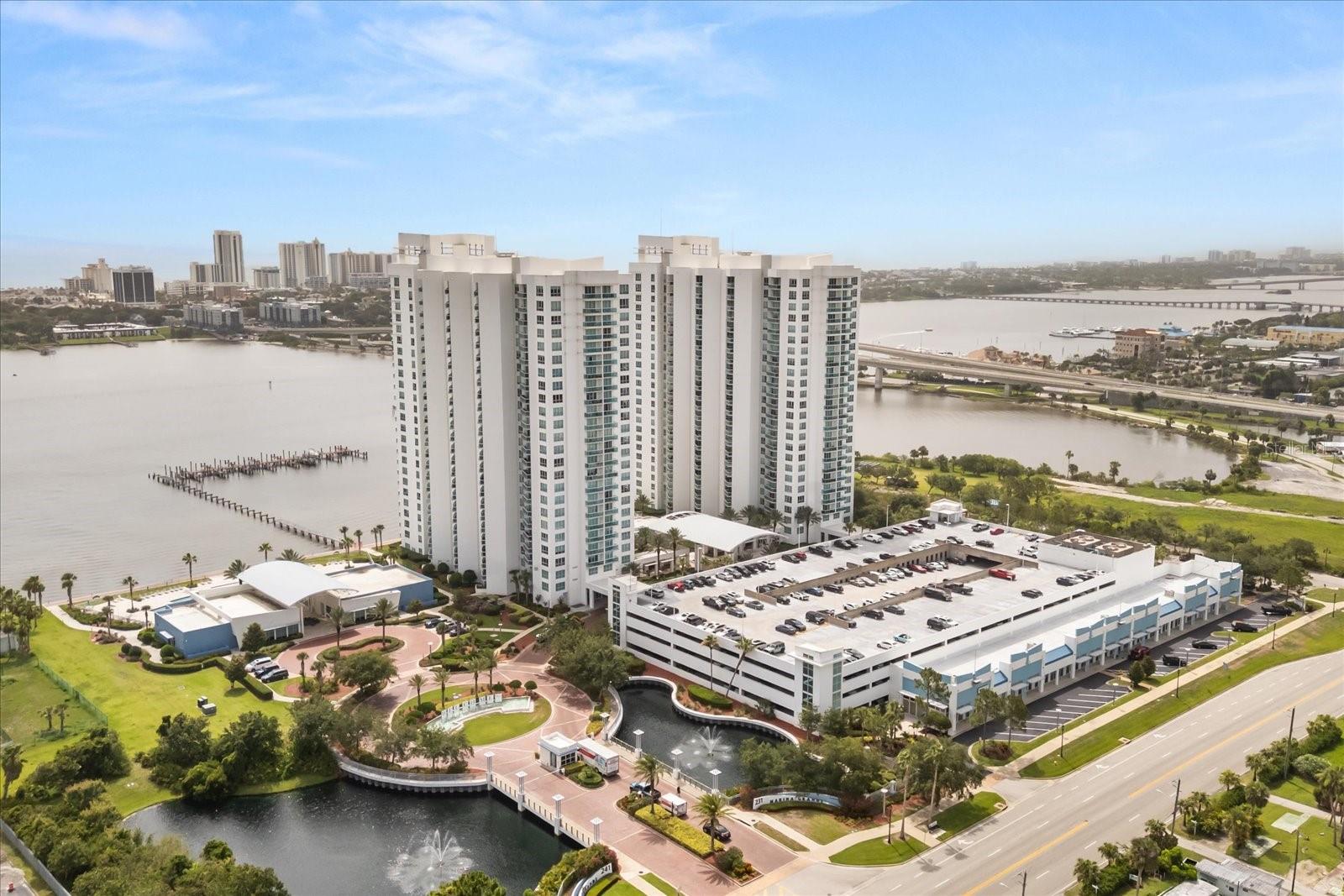 241 RIVERSIDE DR #902