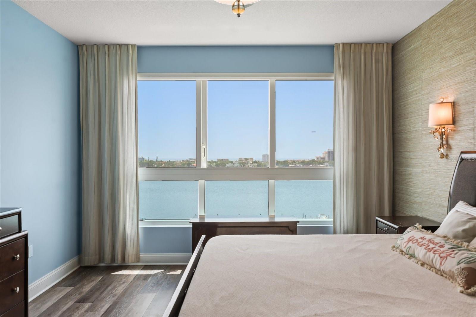 241 RIVERSIDE DR #902