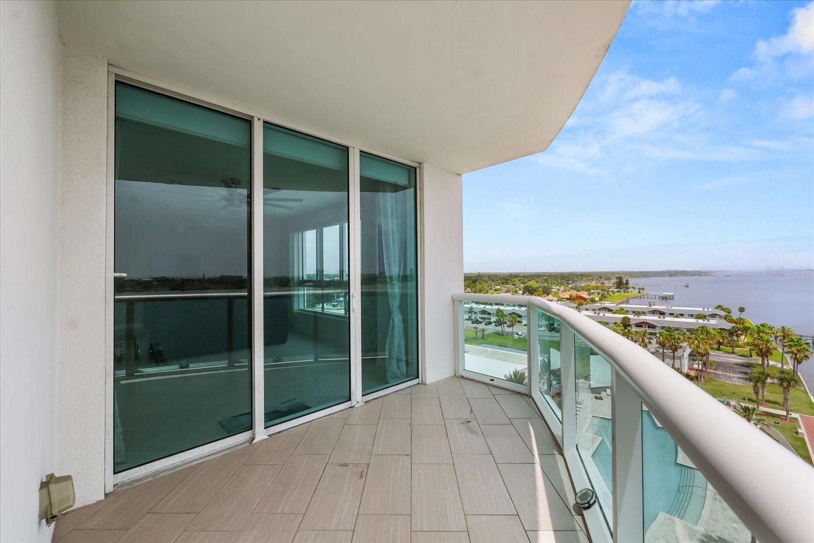 241 RIVERSIDE DR #902