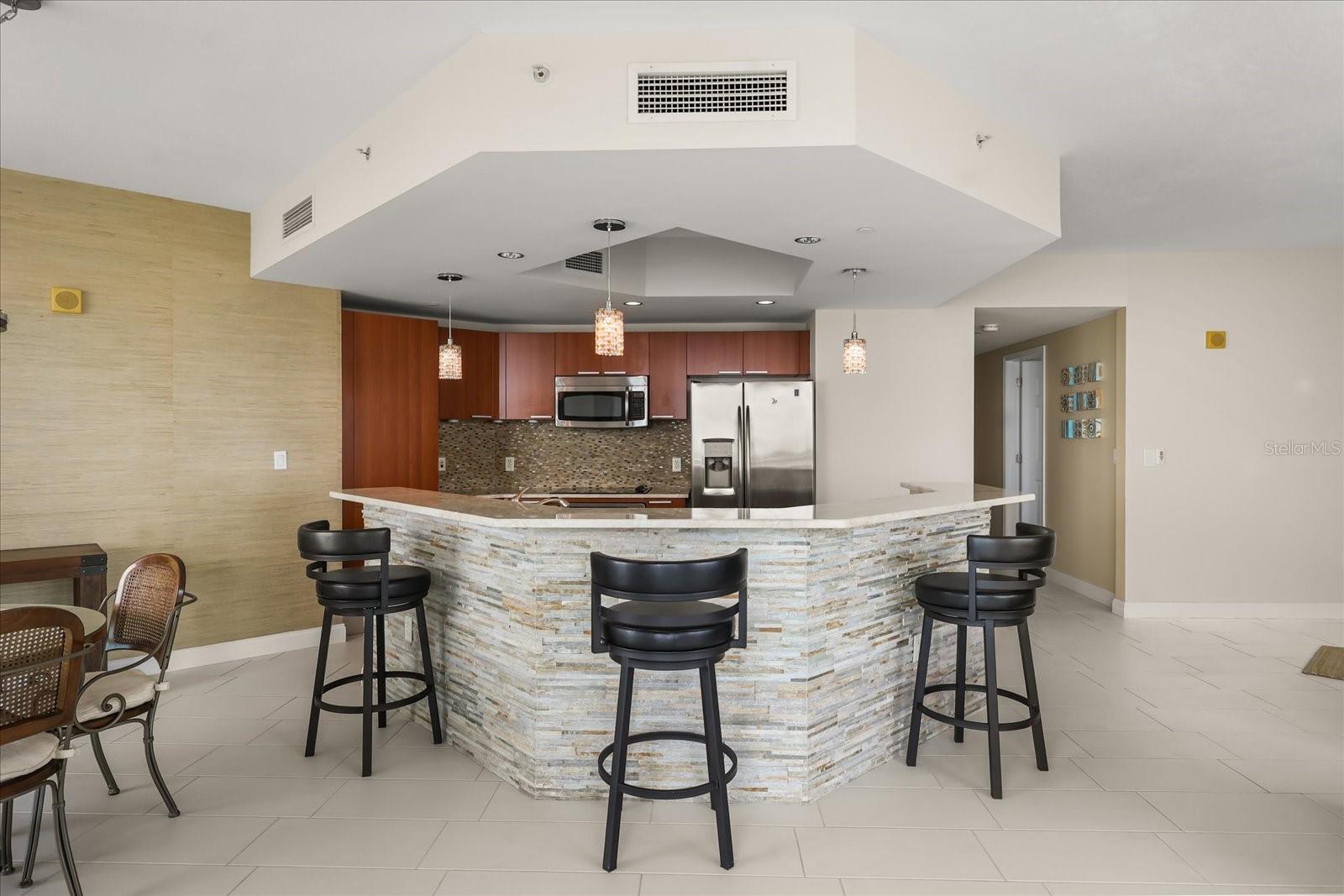 241 RIVERSIDE DR #902