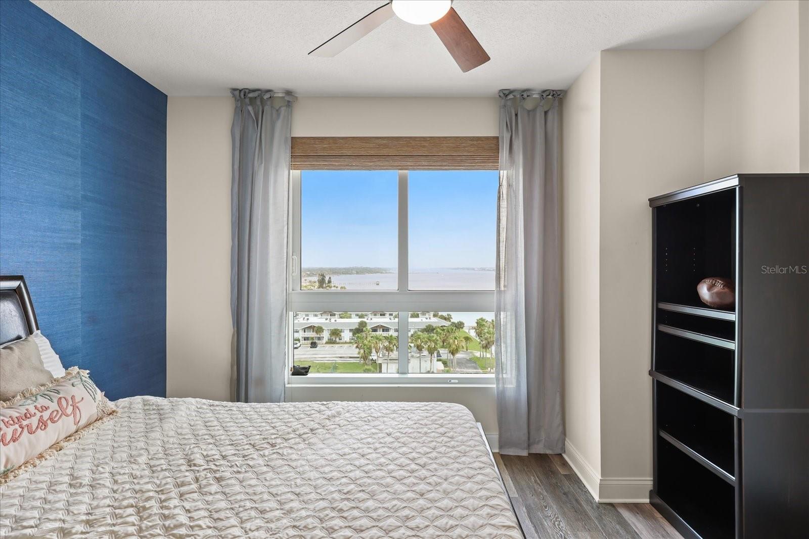 241 RIVERSIDE DR #902