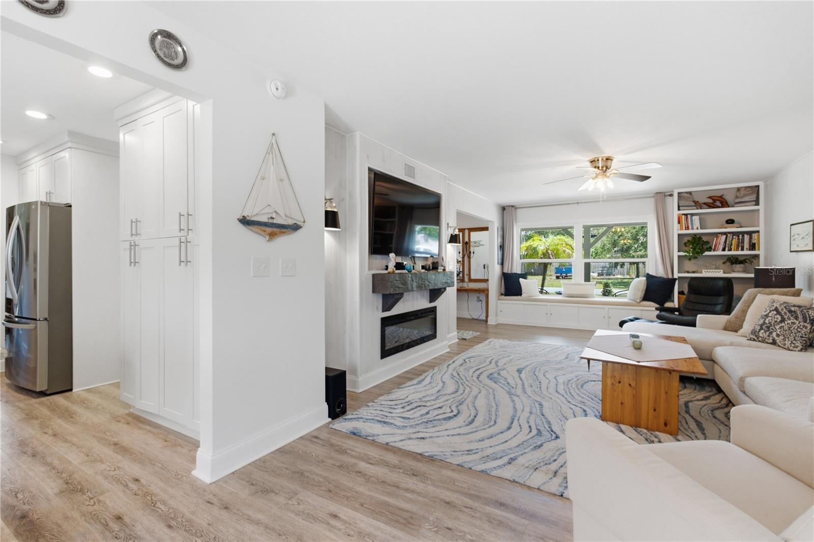 242 ANNALISA PL