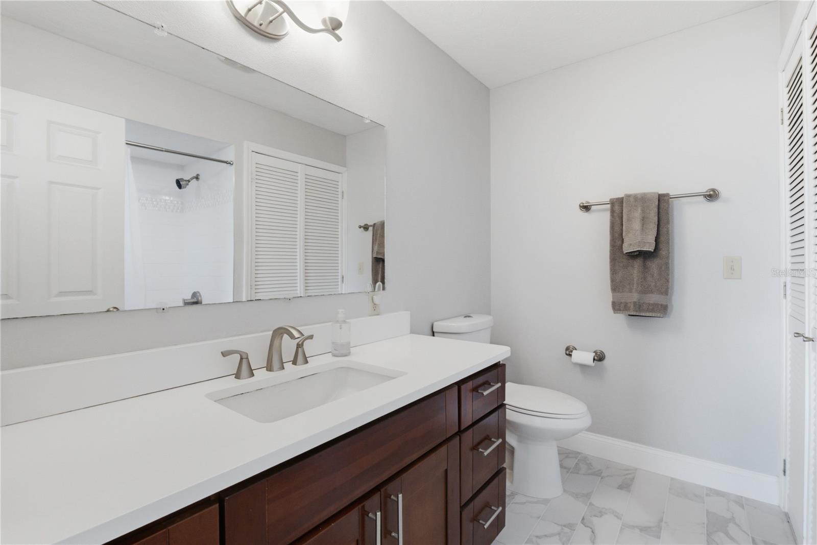 242 ANNALISA PL