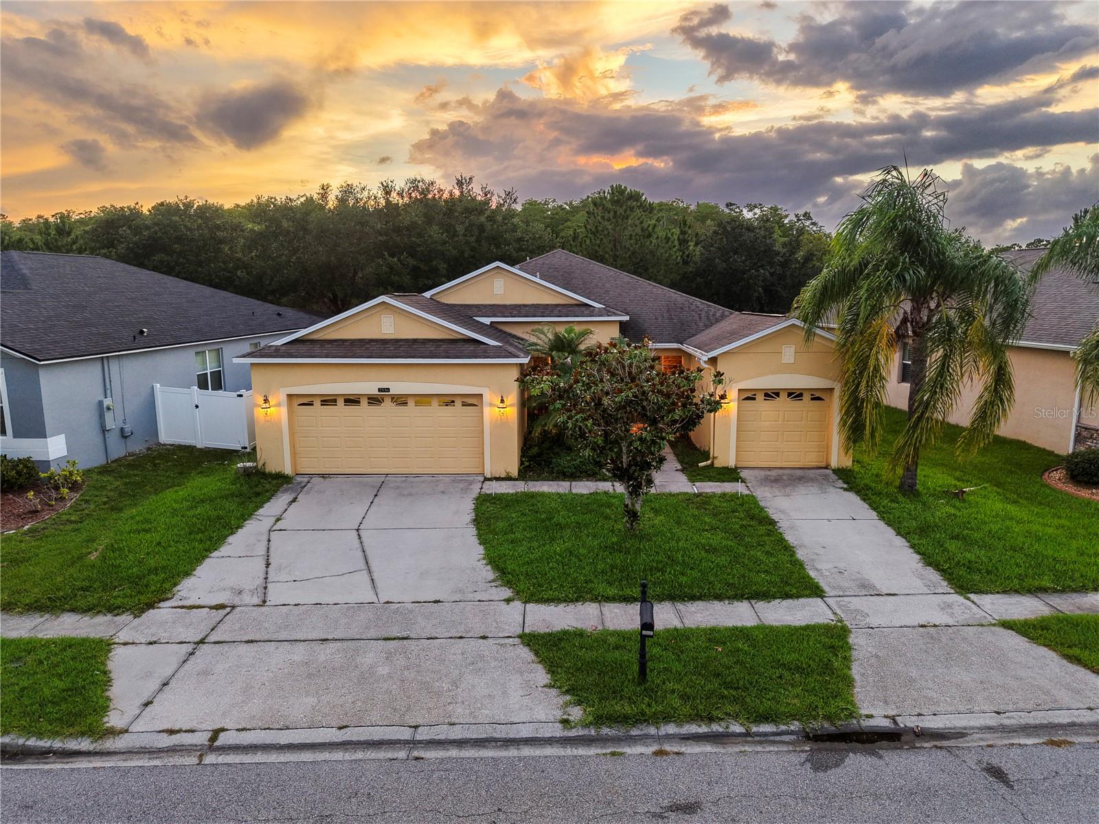 2336 CROSSTON CIR