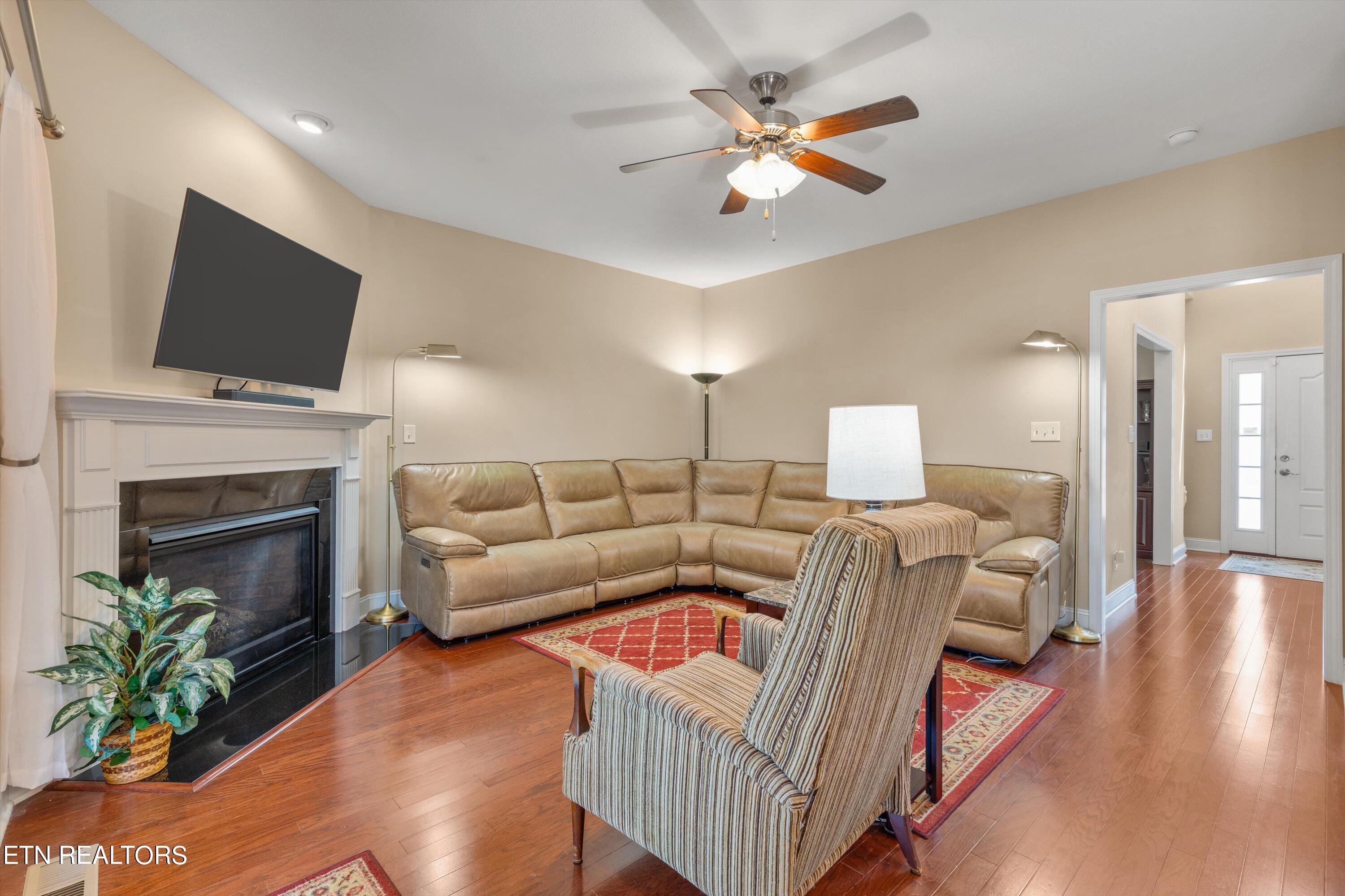 2463 Clinging Vine Lane