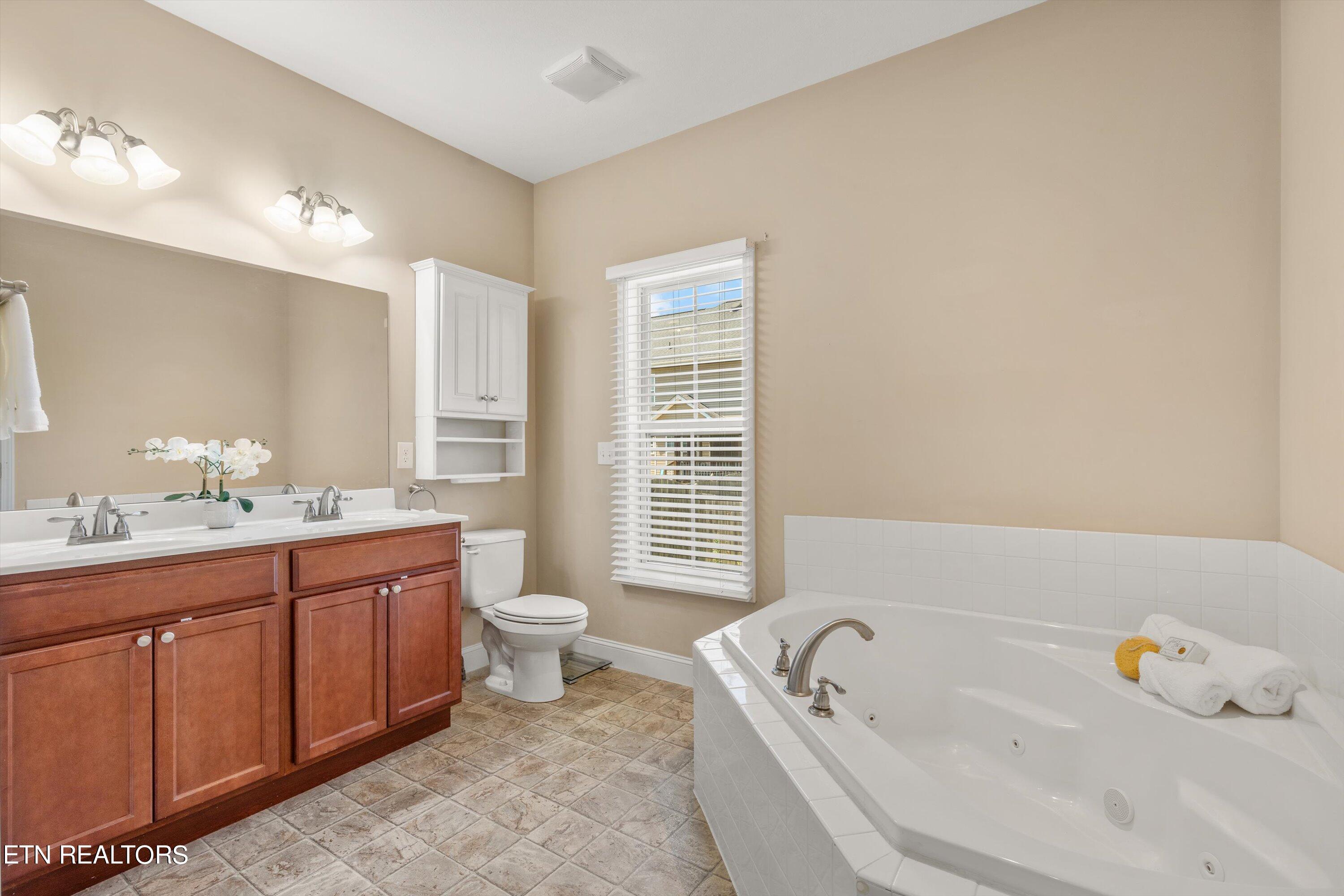 2463 Clinging Vine Lane