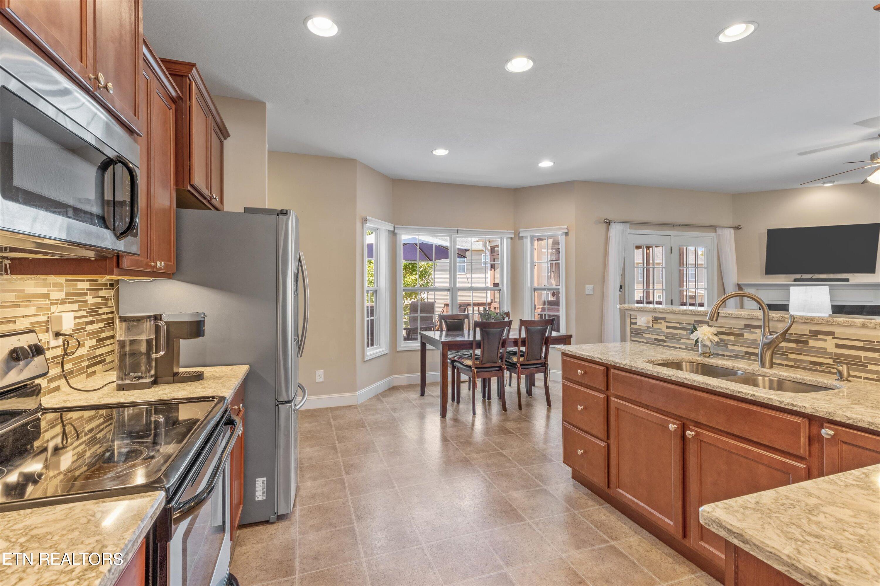 2463 Clinging Vine Lane