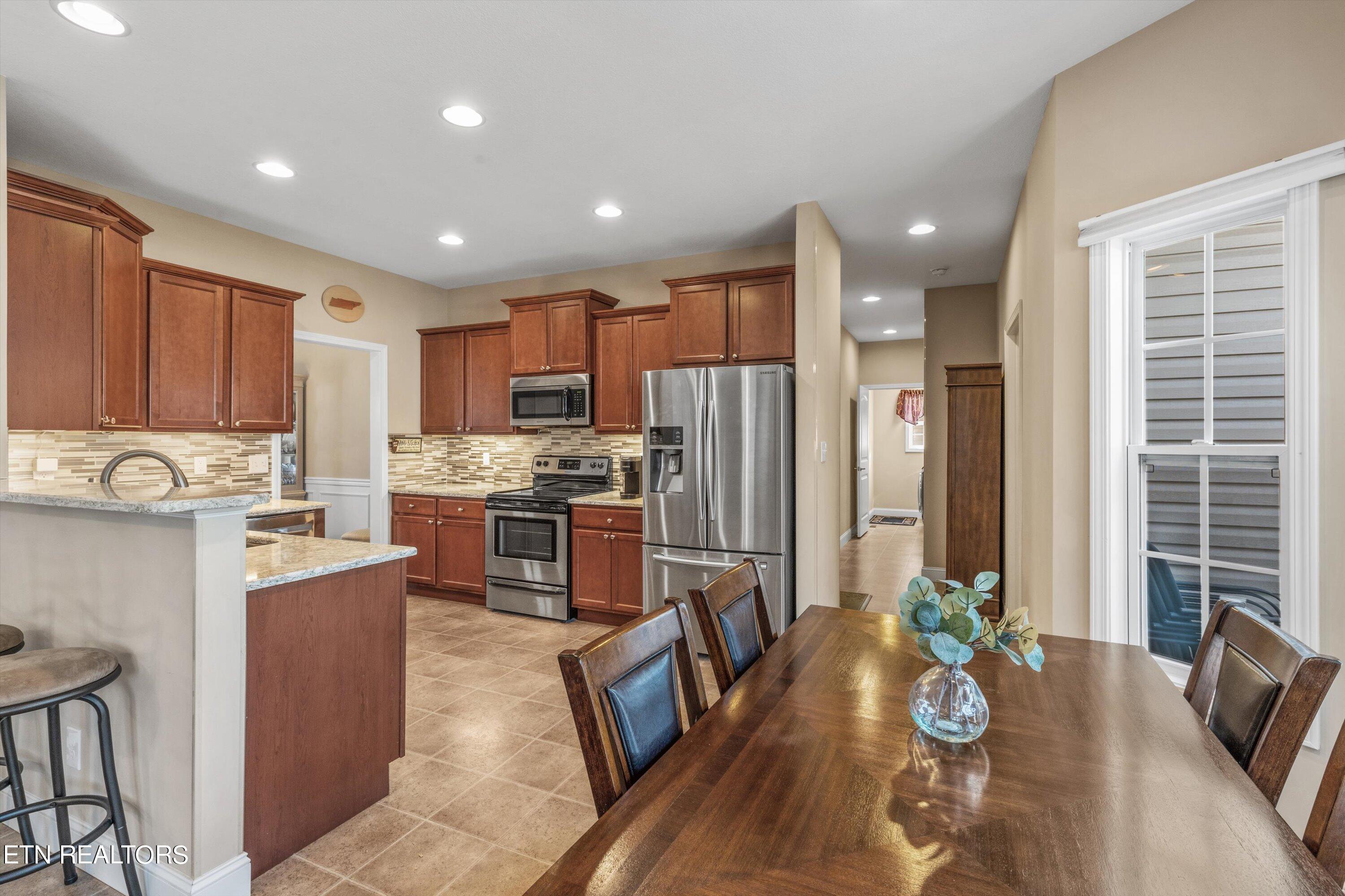 2463 Clinging Vine Lane