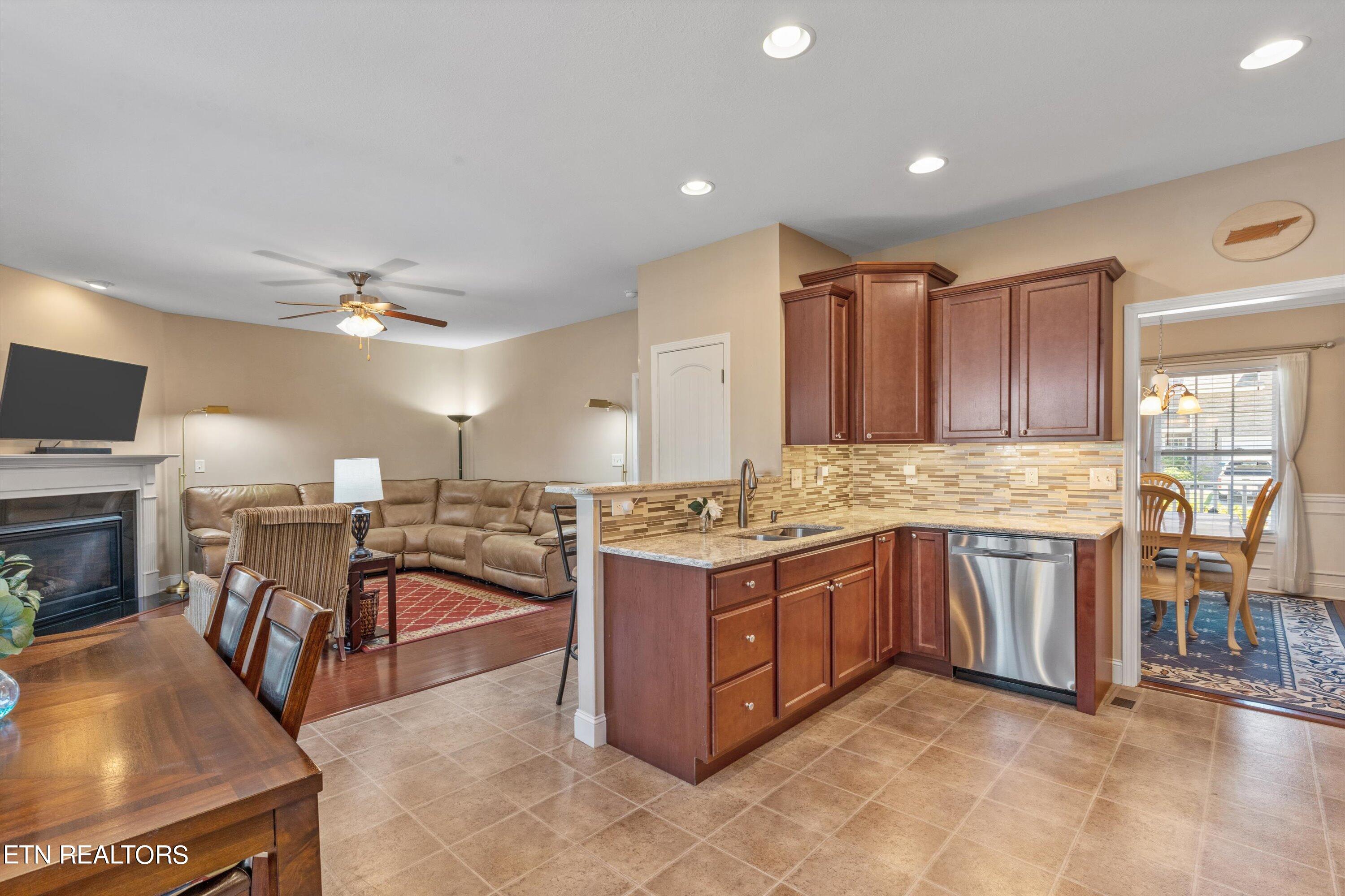 2463 Clinging Vine Lane