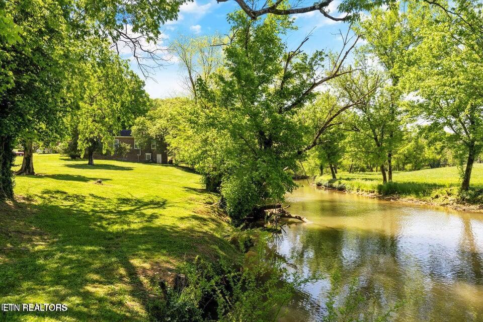 2492 River Rd
