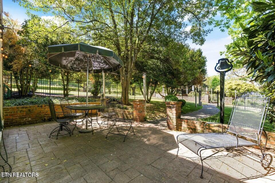 2492 River Rd
