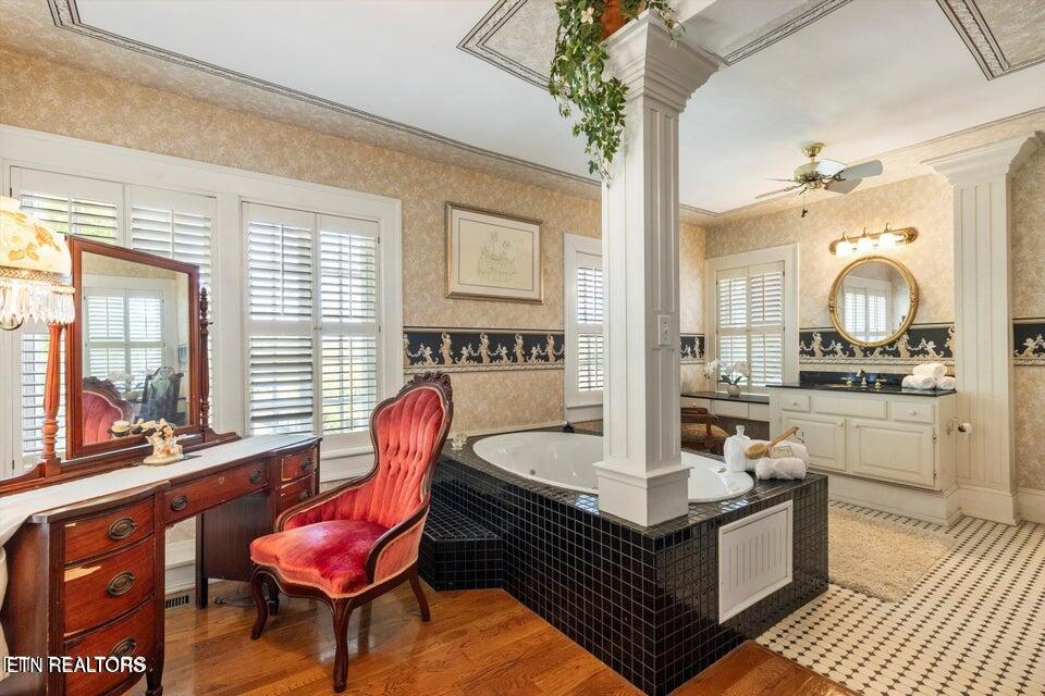 2492 River Rd