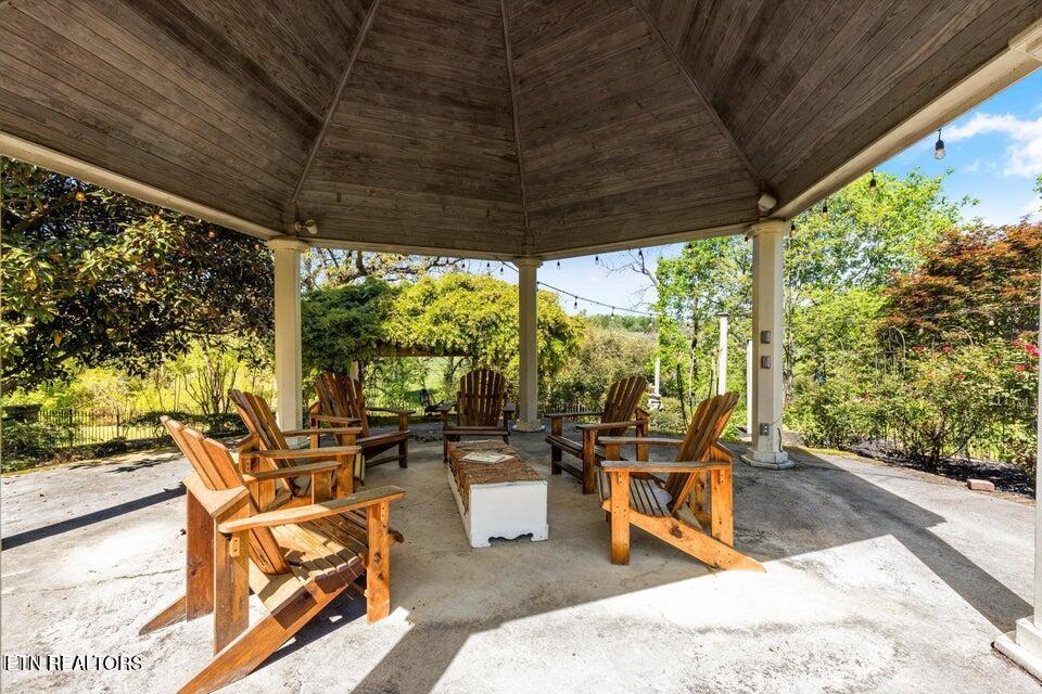 2492 River Rd