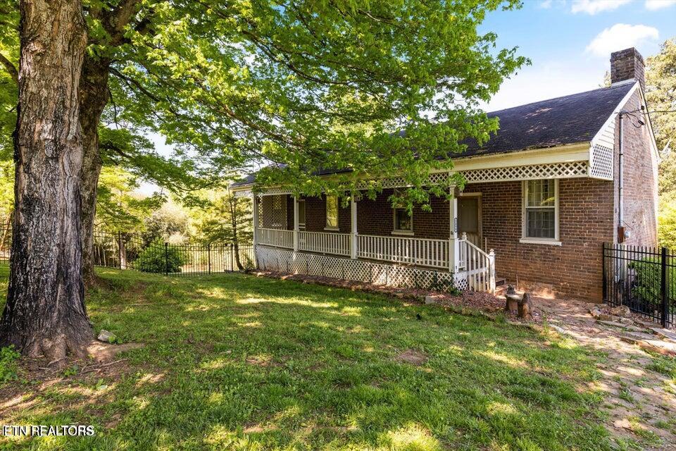 2492 River Rd