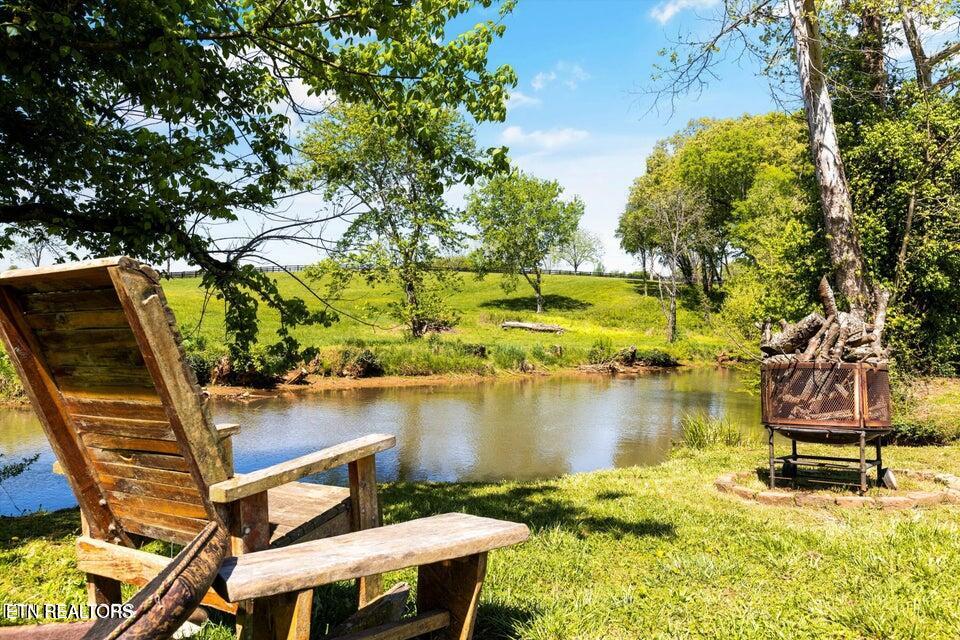 2492 River Rd