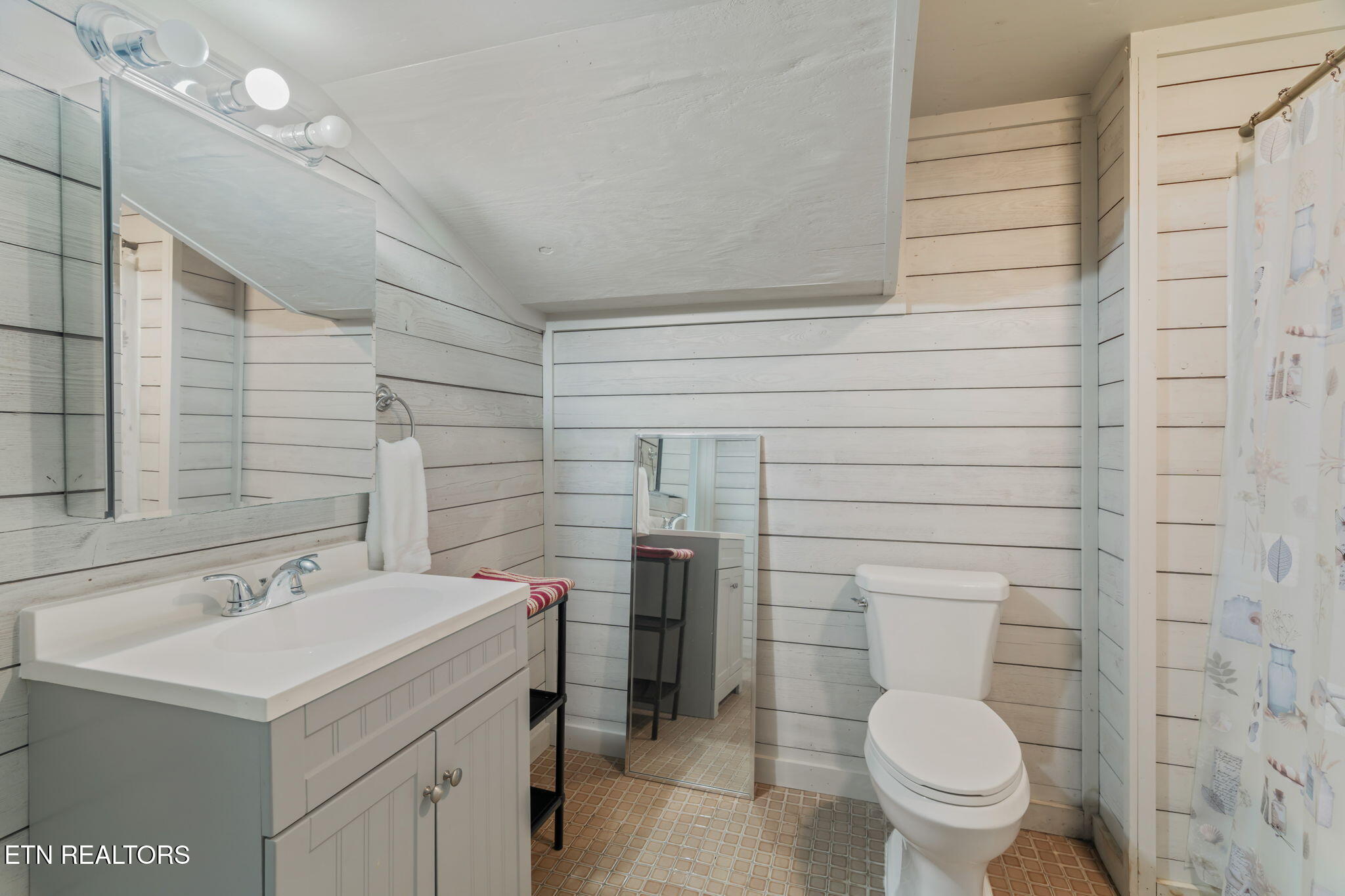 209 Strawberry Lane, Caryville