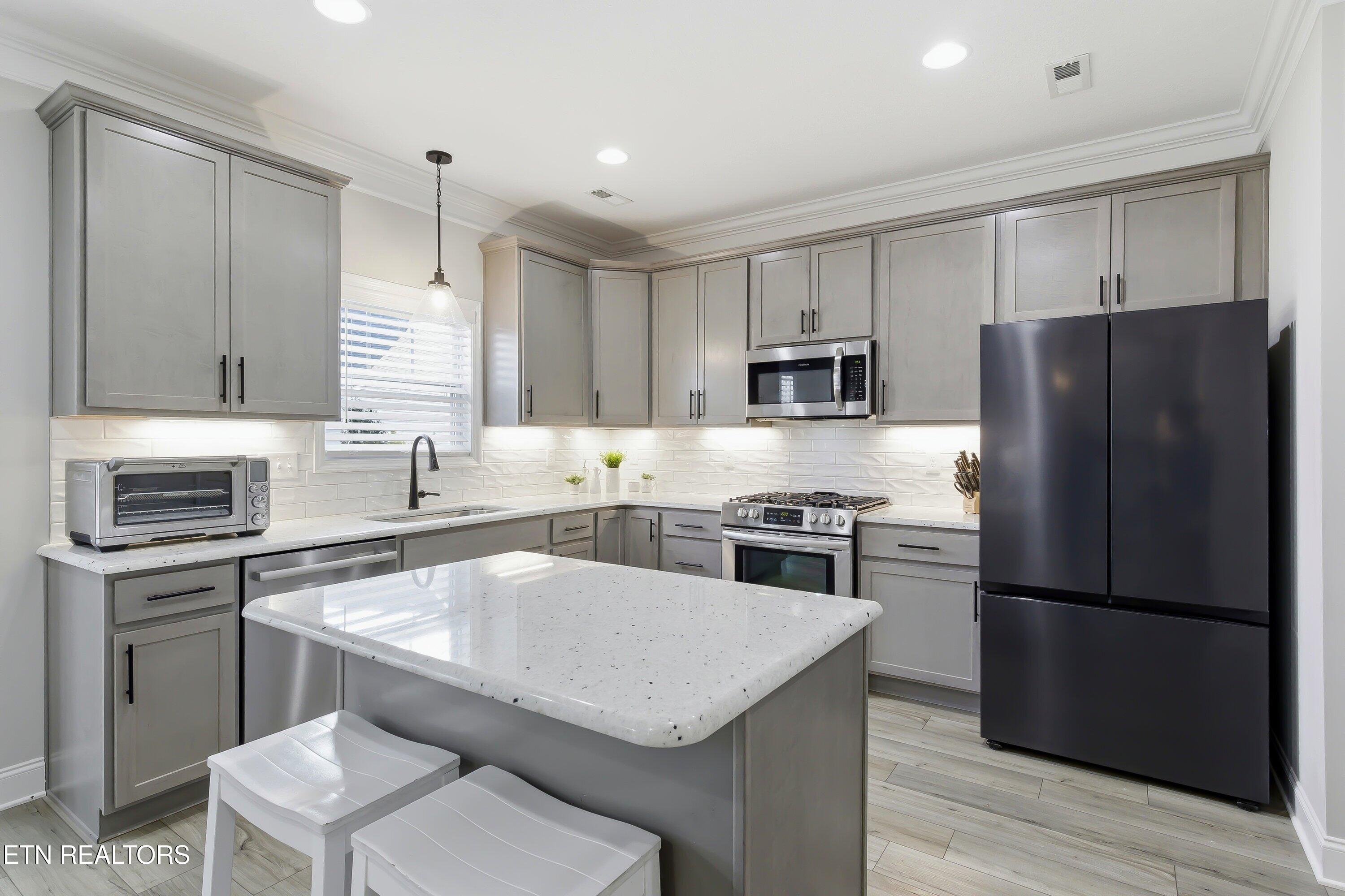 8512 Creek Valley Lane