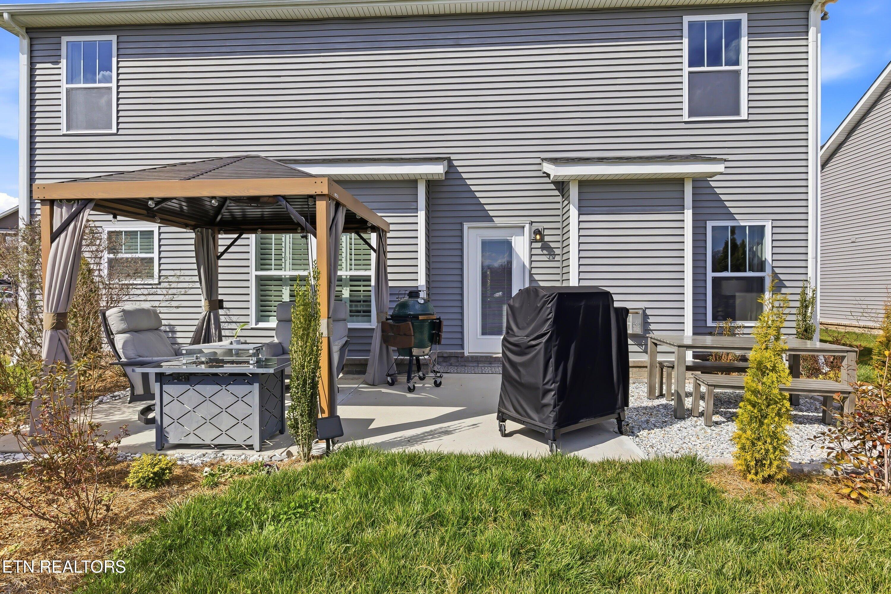 8512 Creek Valley Lane