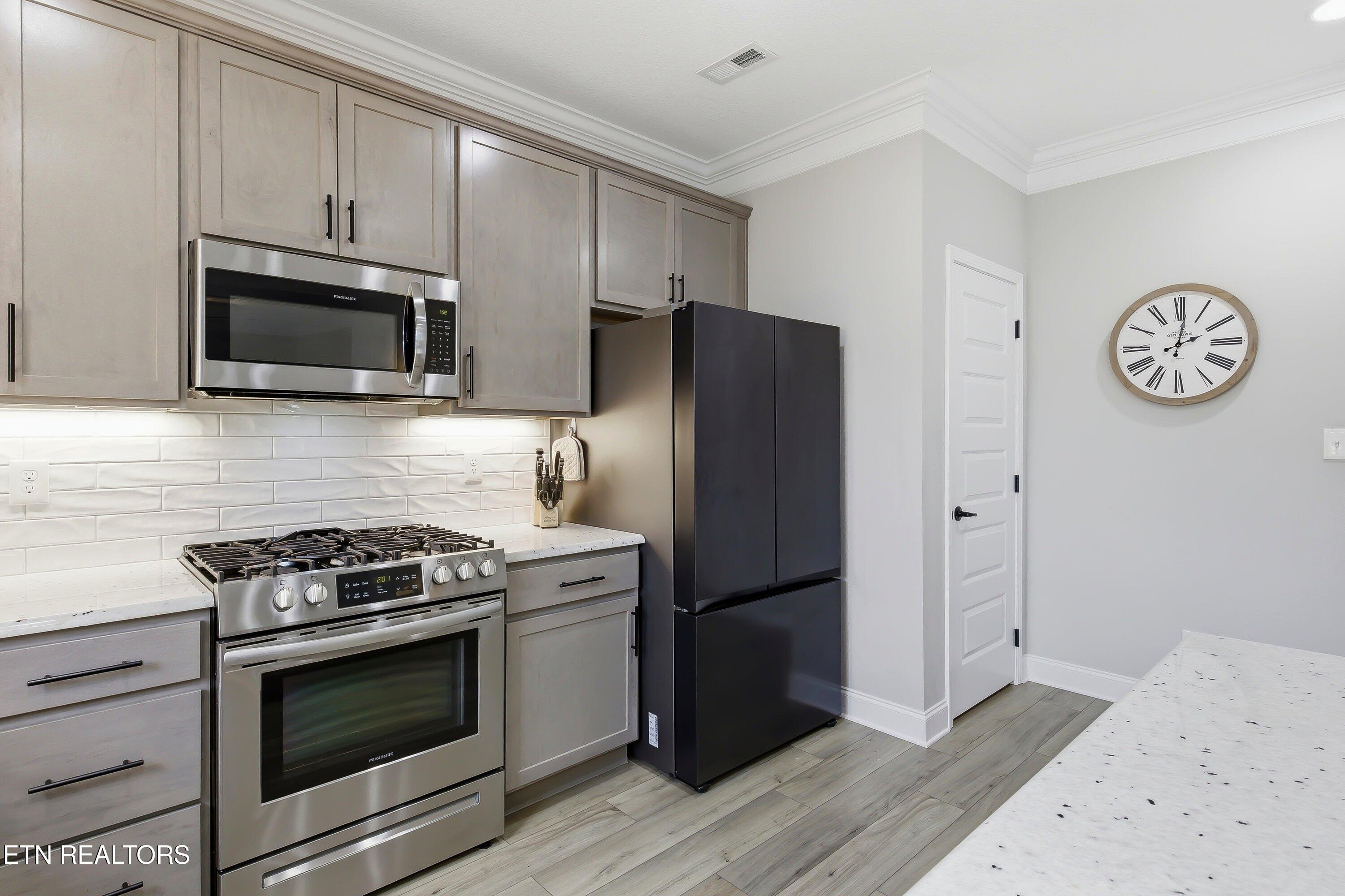 8512 Creek Valley Lane