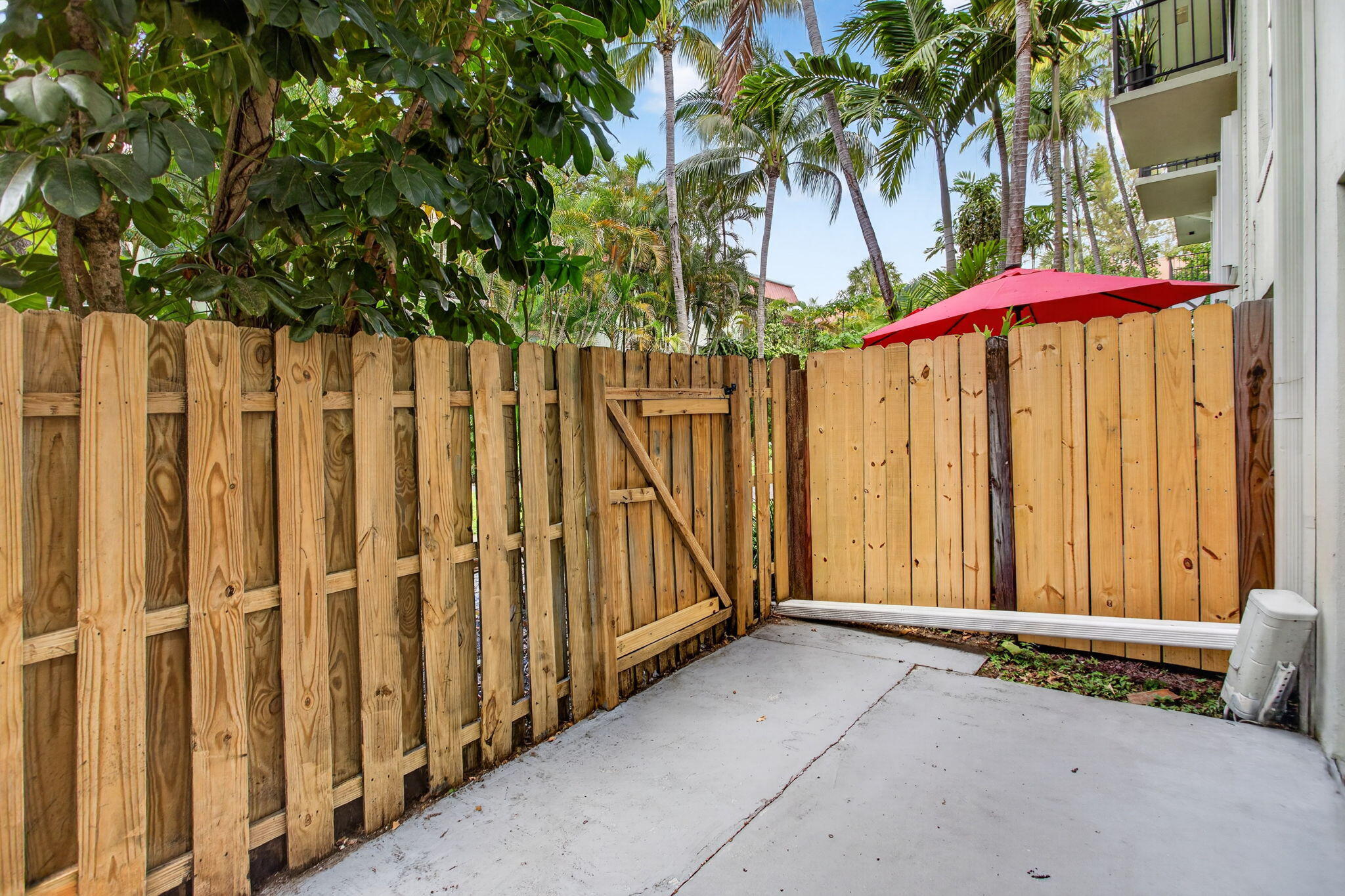 801 W Oakland Park Boulevard