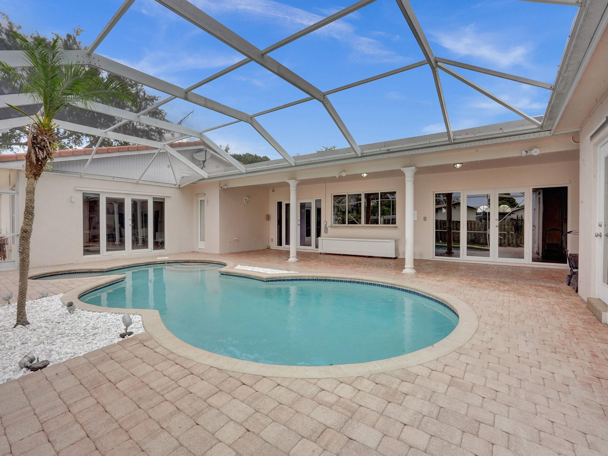 1161 SW 69th Ave