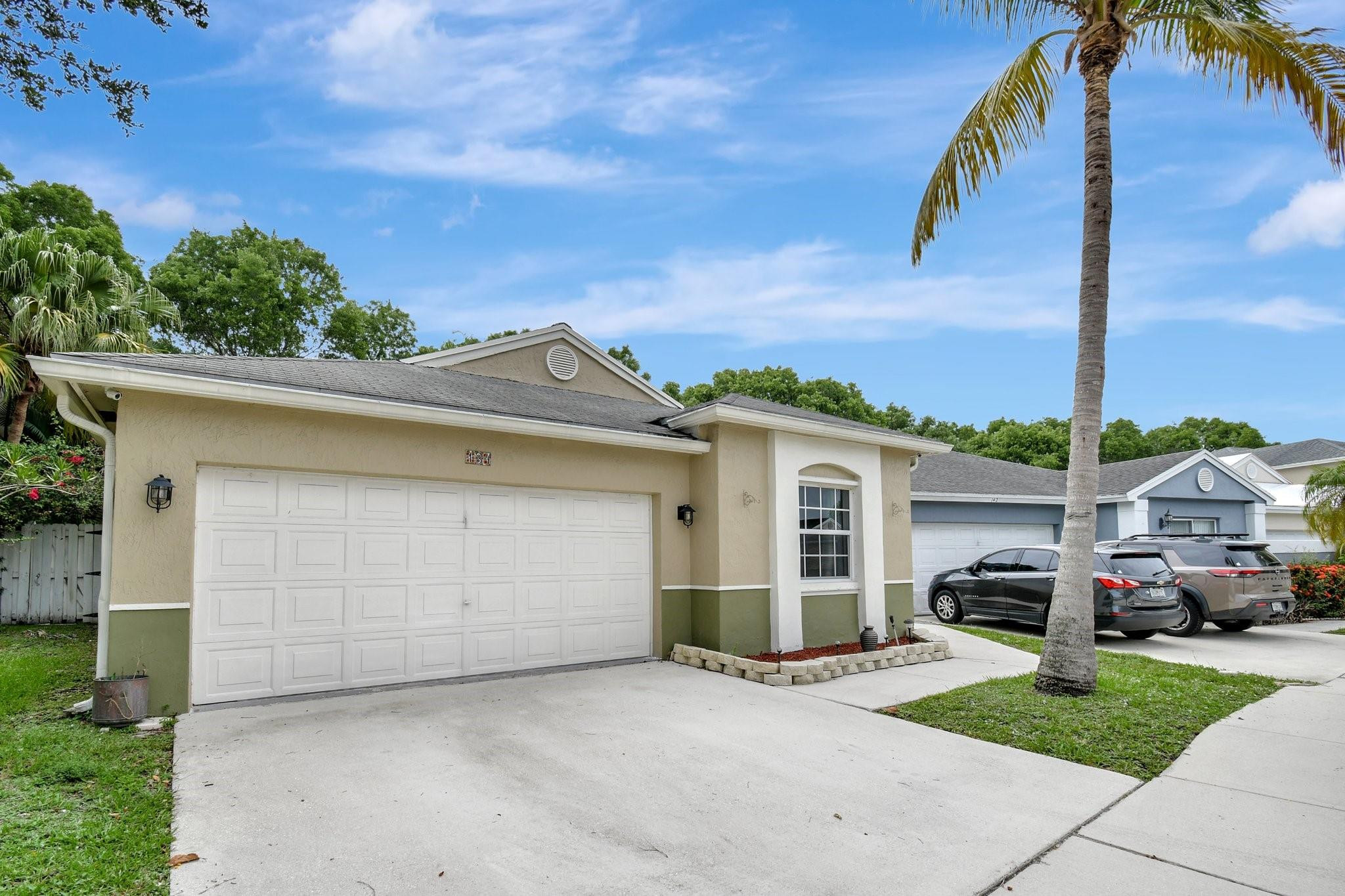 134 E Riverbend Dr