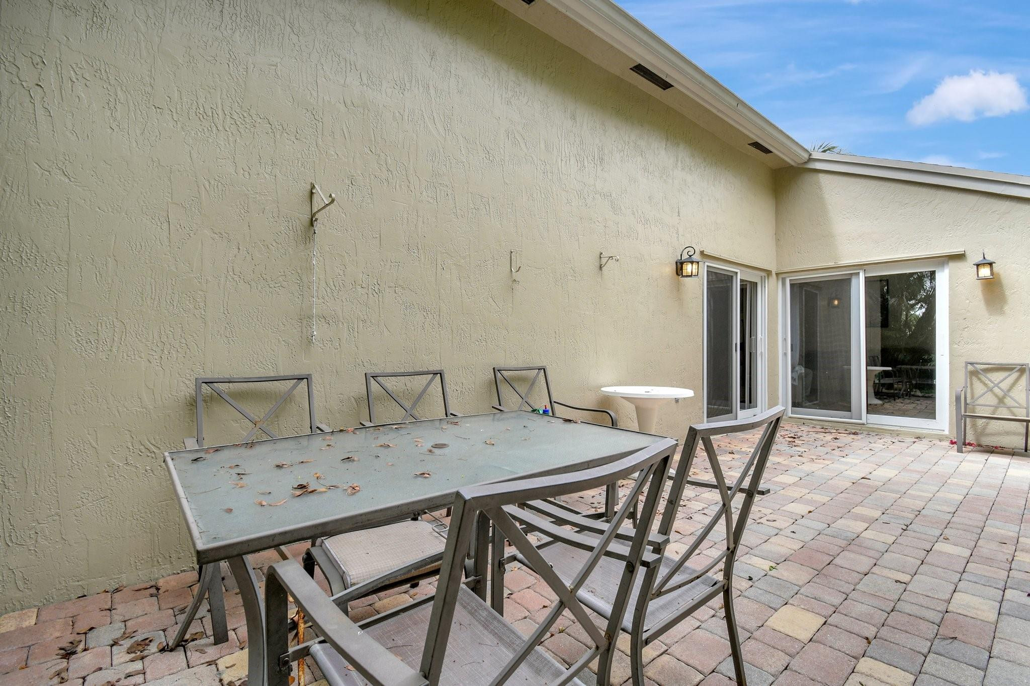 134 E Riverbend Dr