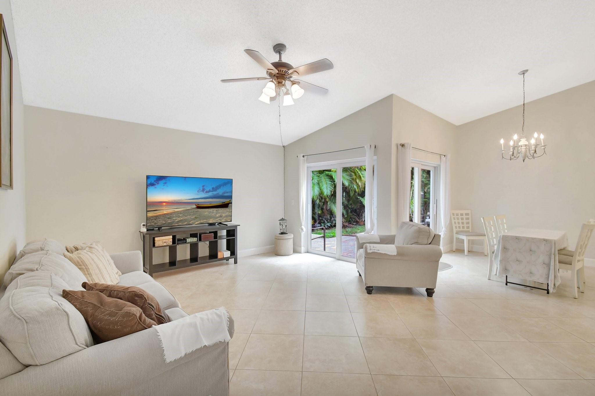 134 E Riverbend Dr