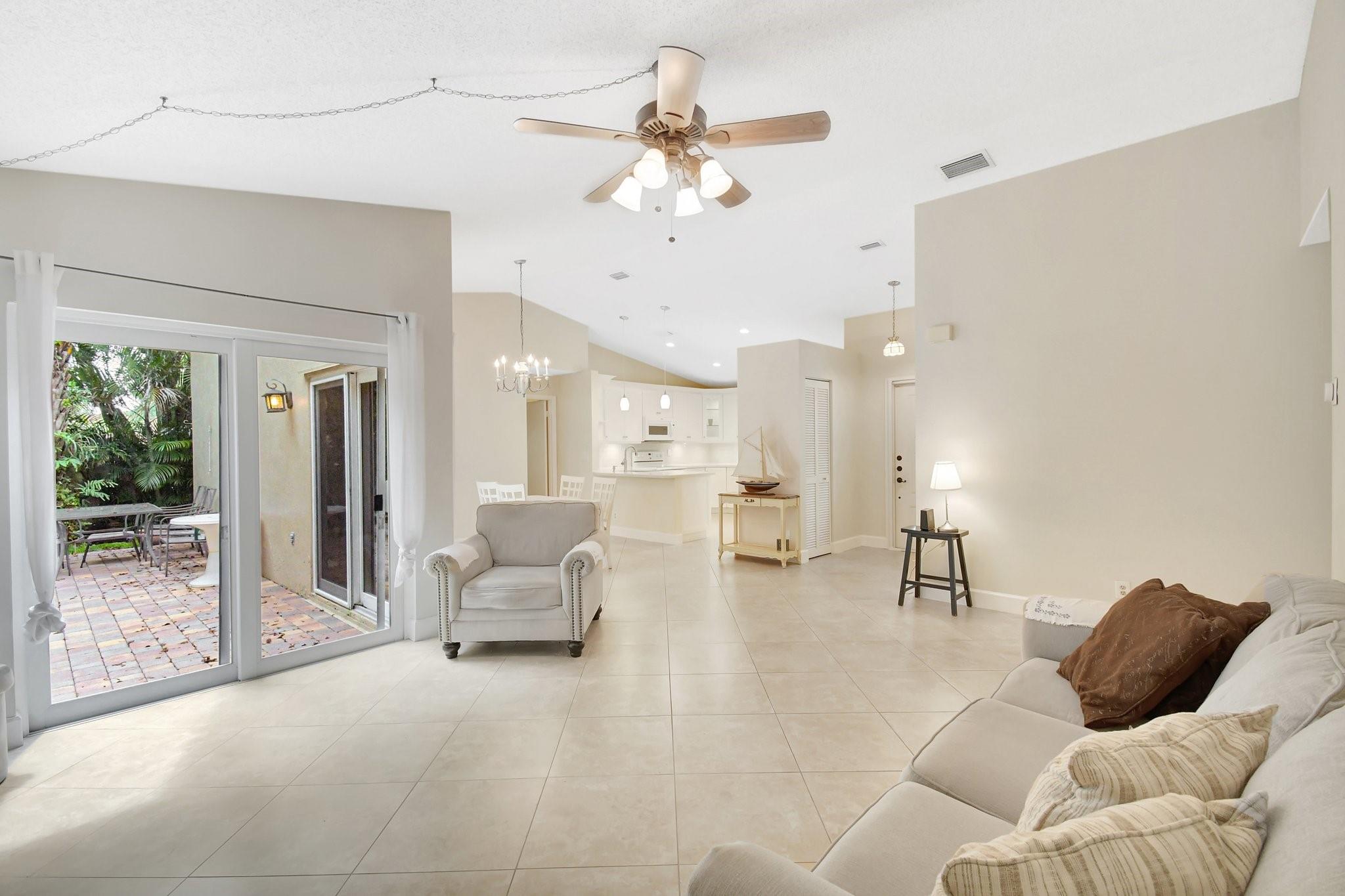 134 E Riverbend Dr