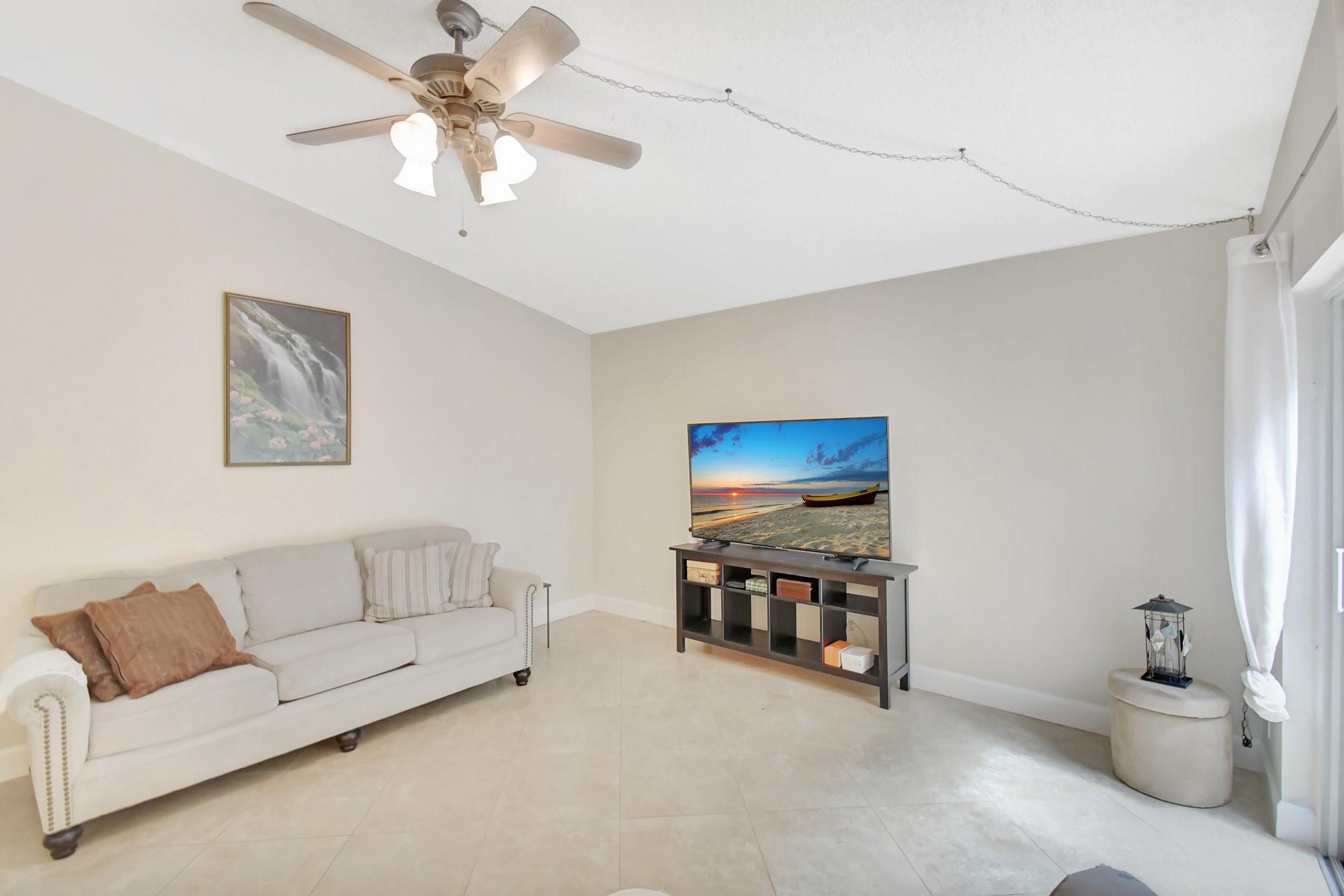 134 E Riverbend Dr
