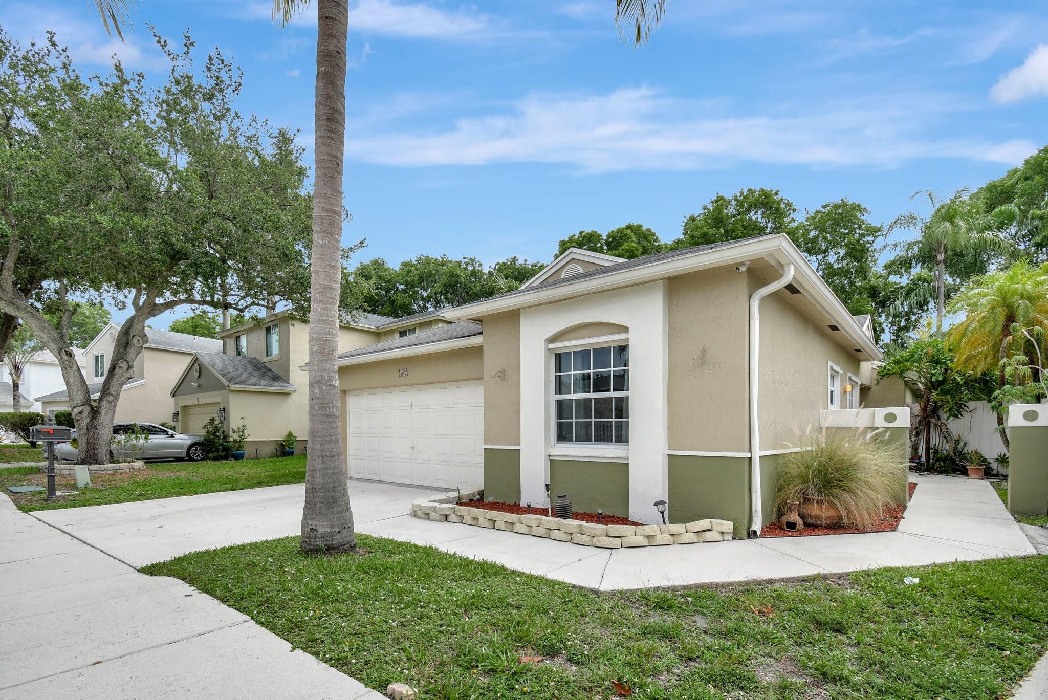 134 E Riverbend Dr