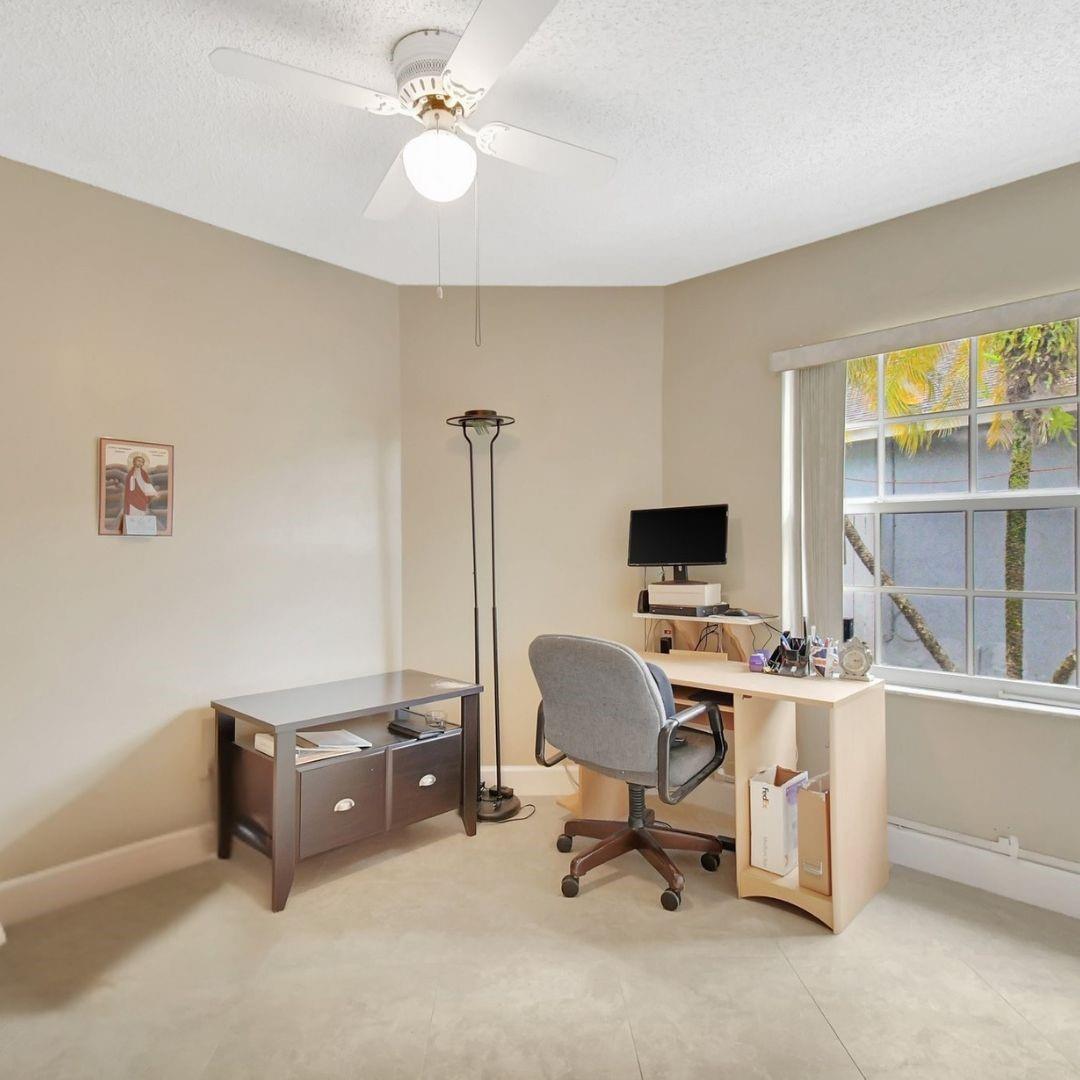 134 E Riverbend Dr