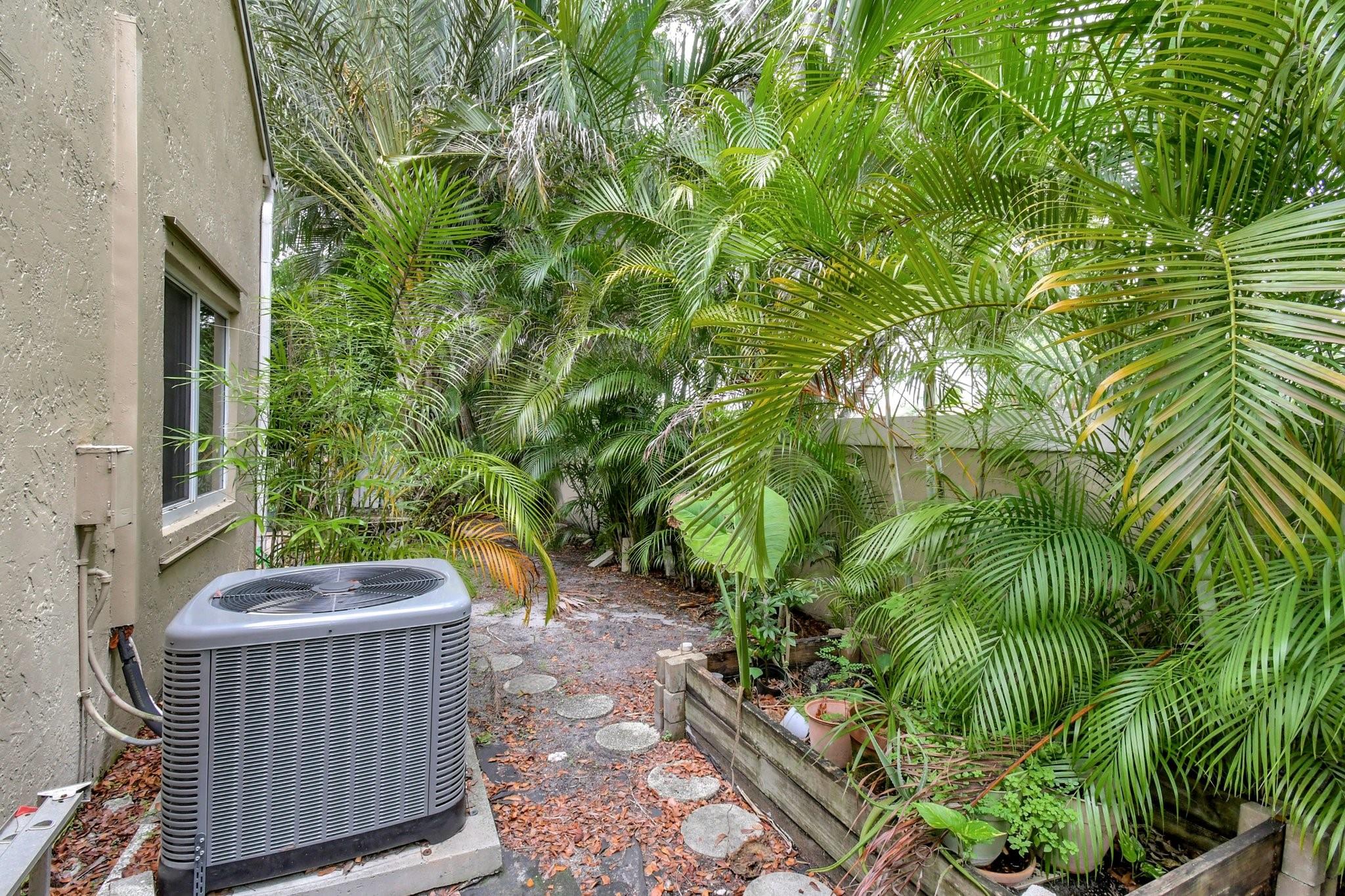 134 E Riverbend Dr