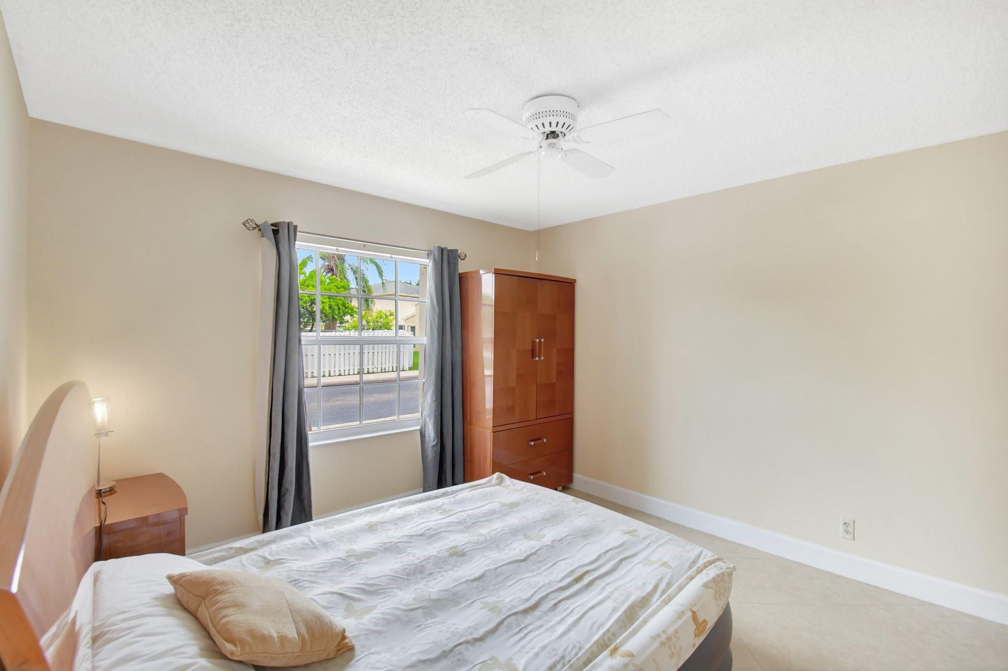 134 E Riverbend Dr