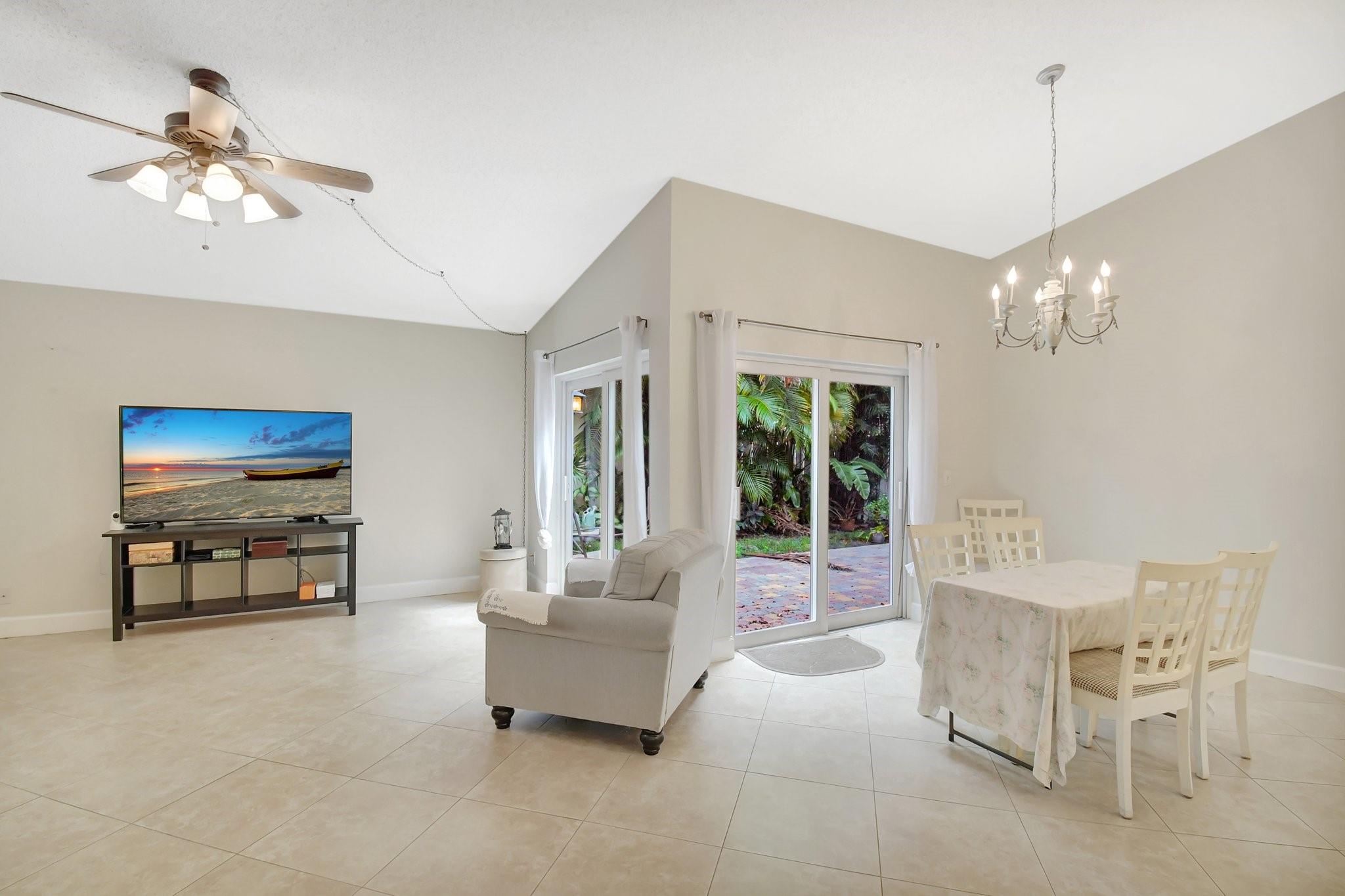 134 E Riverbend Dr