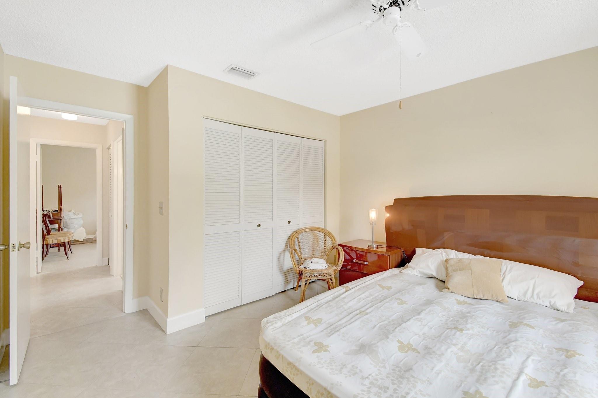 134 E Riverbend Dr