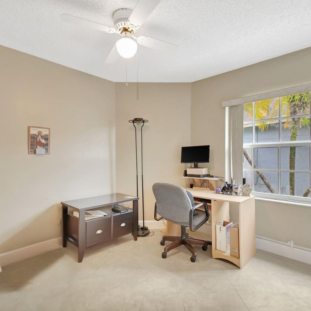 134 E Riverbend Dr