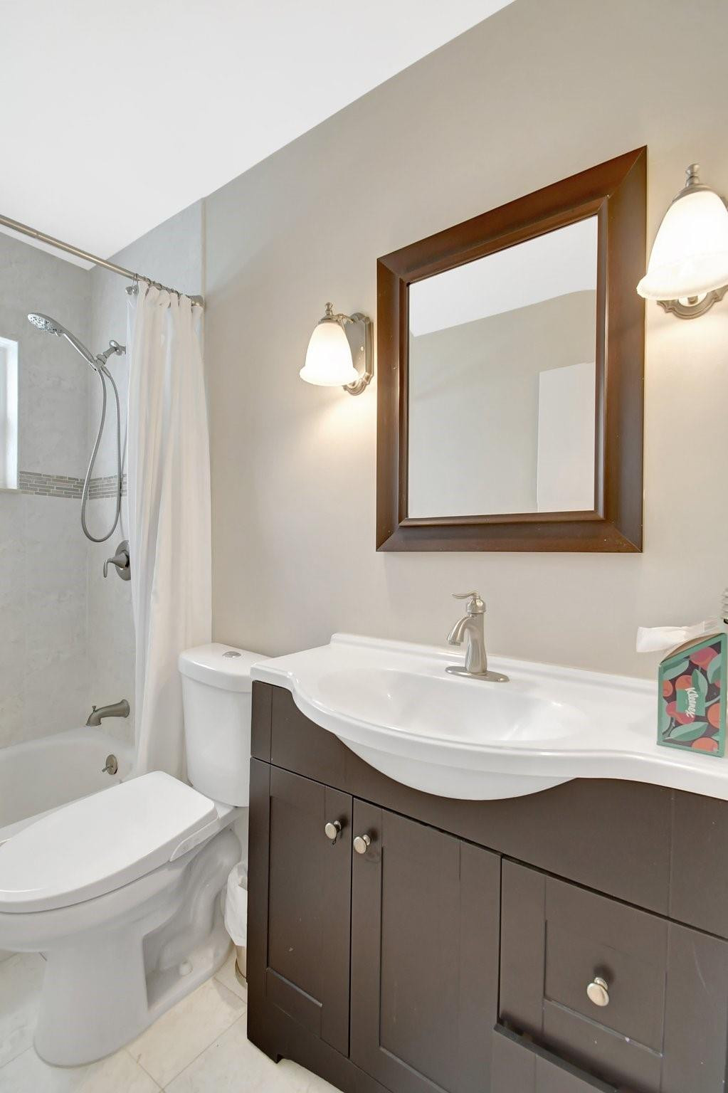 134 E Riverbend Dr