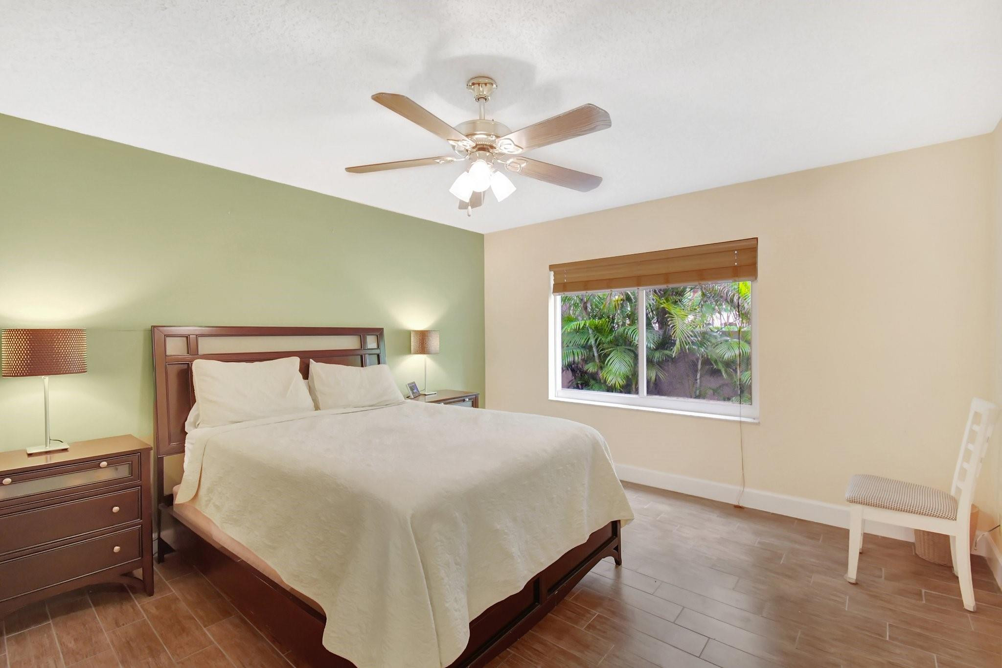 134 E Riverbend Dr