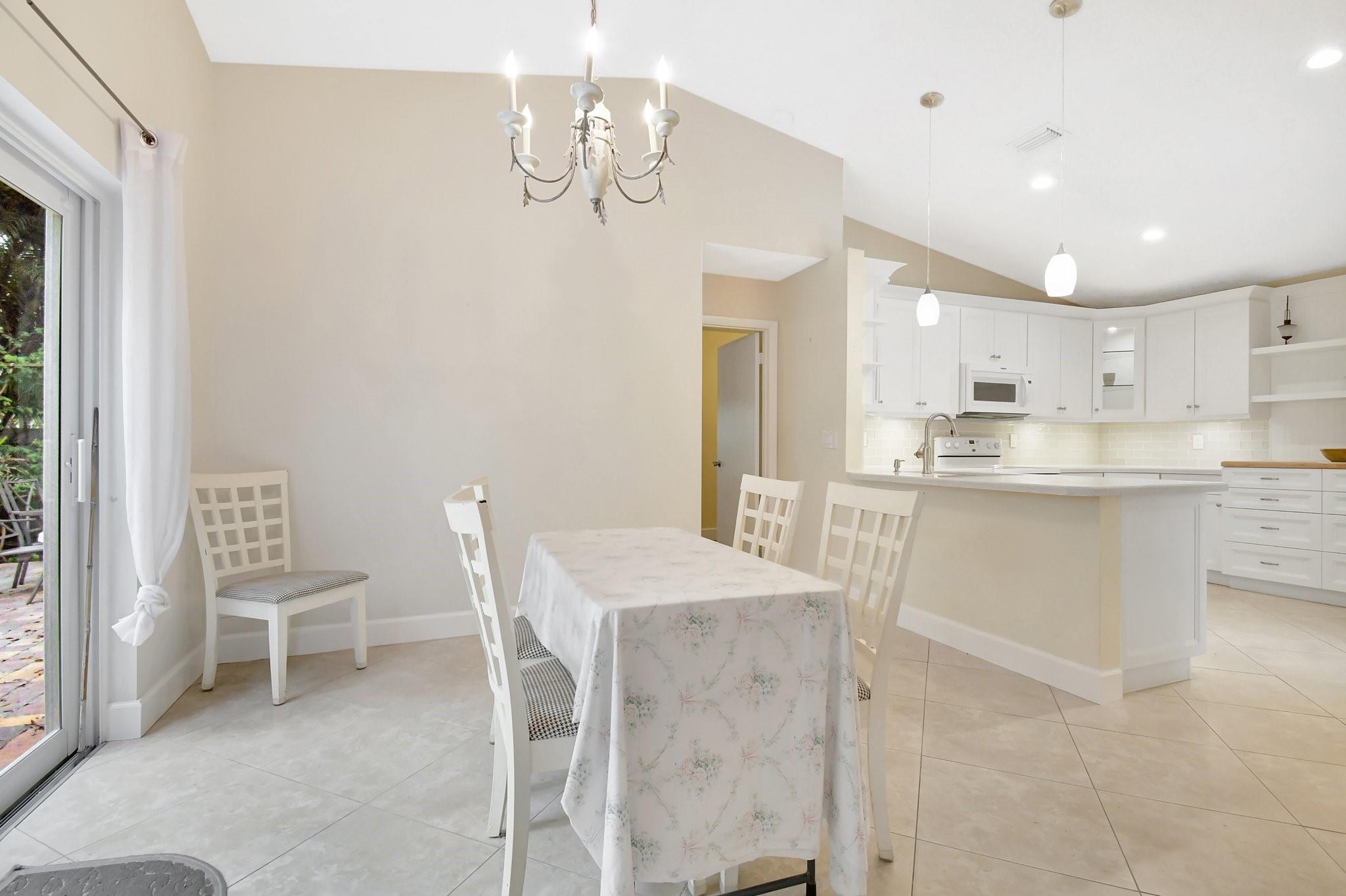 134 E Riverbend Dr