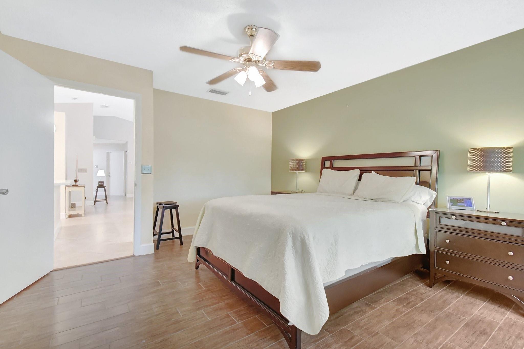 134 E Riverbend Dr