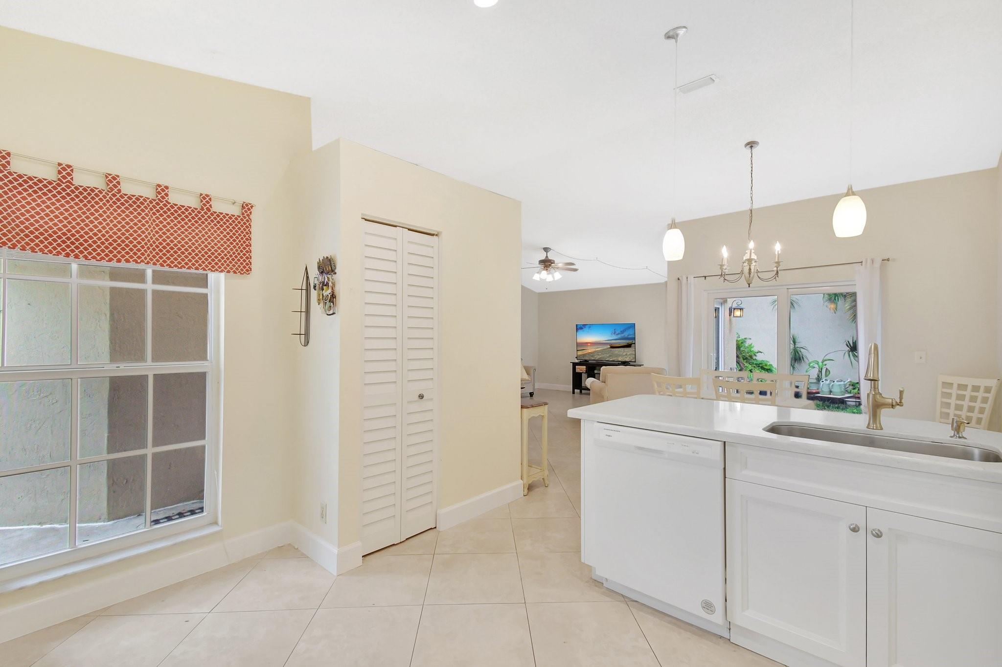 134 E Riverbend Dr