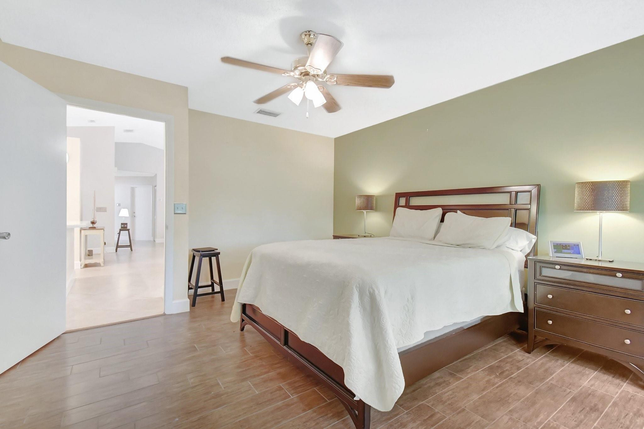 134 E Riverbend Dr